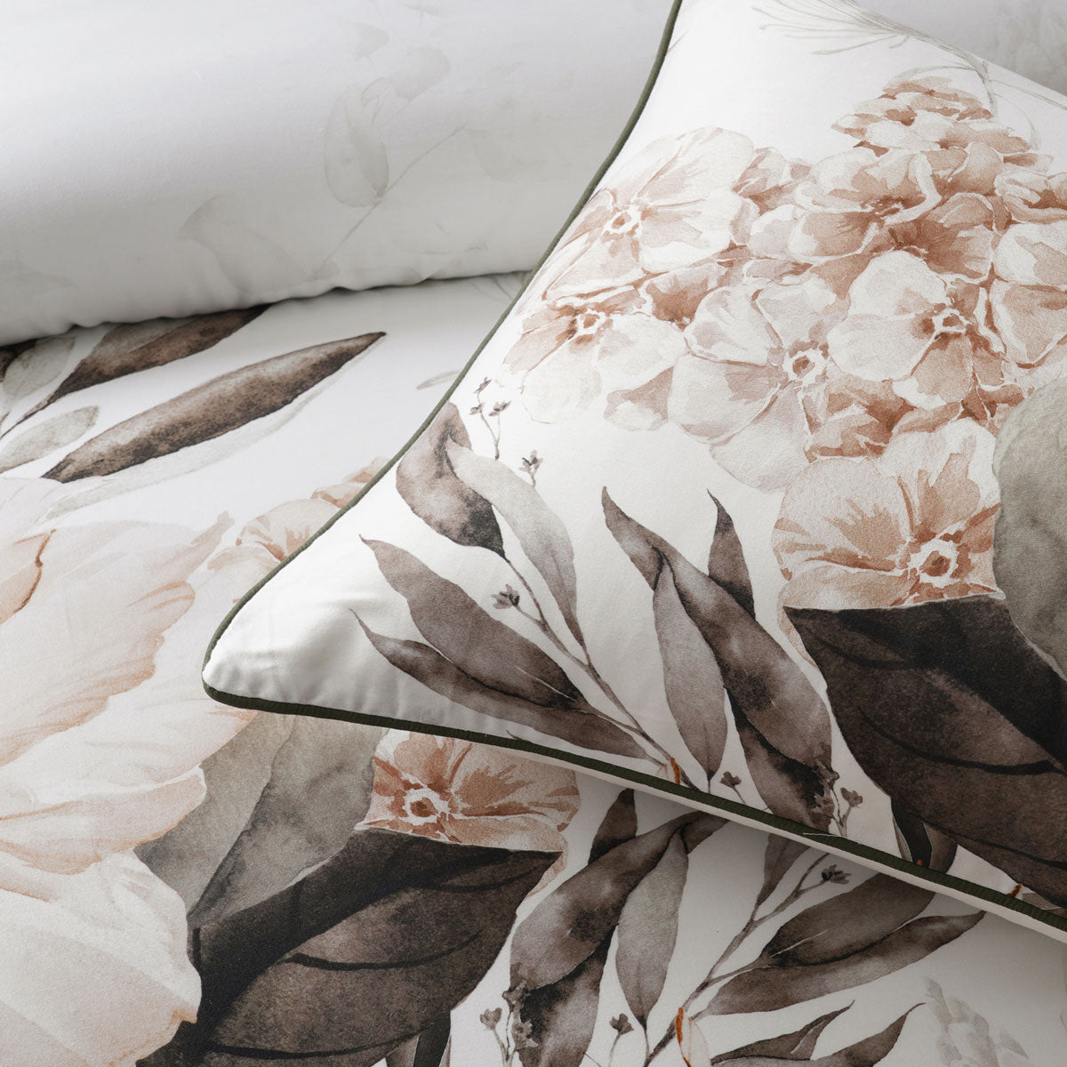 Bianca Somerset White Cotton Sateen Floral Quilt Cover Set Queen Size - Luxury Bedding for Master Bedroom, Guest Room & Hotel Decor