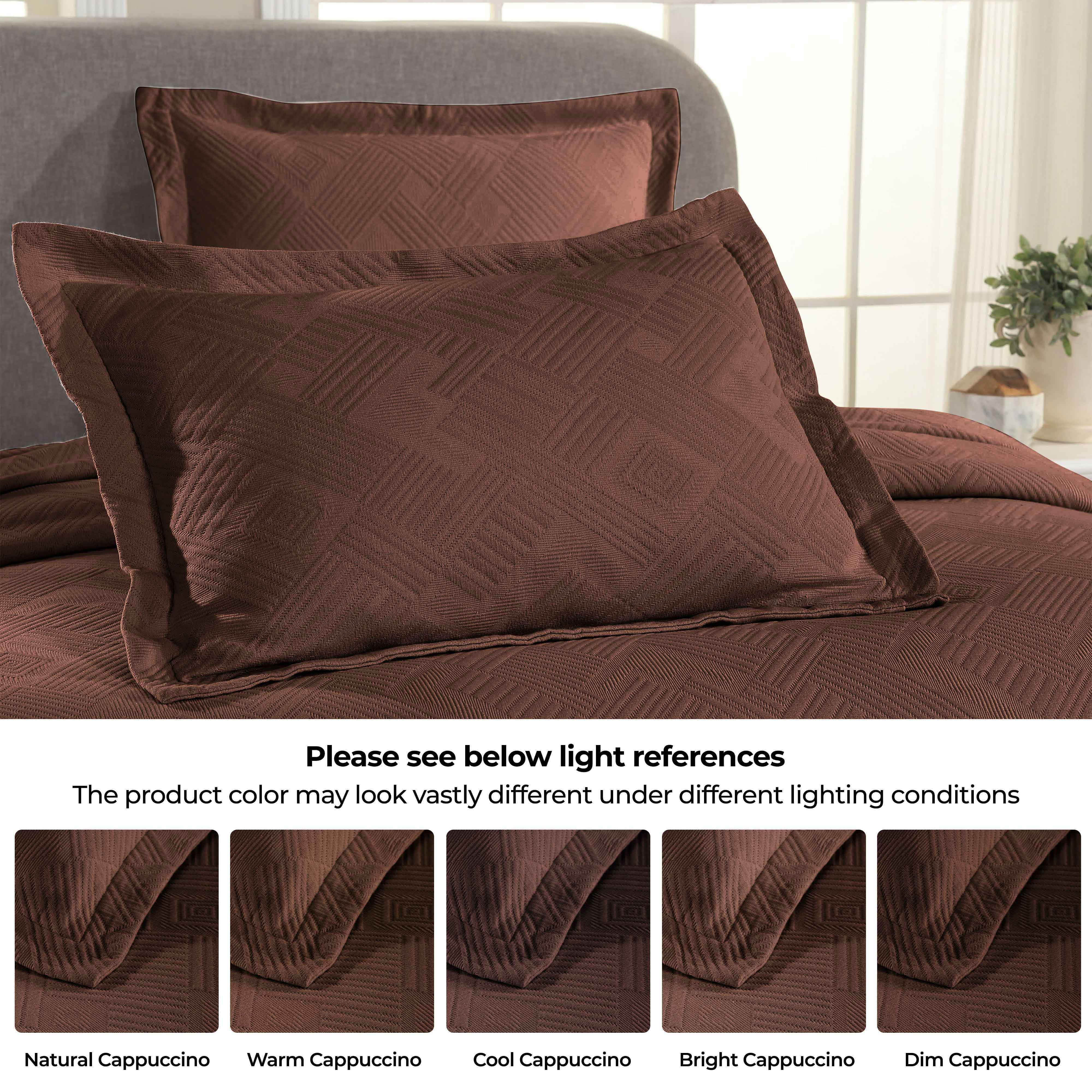Luxury Cotton Jacquard Matelassé Bedspread Set with Scalloped Geometric Fret Design - Queen/King Size Bed Cover for Master Bedroom, Guest Room & Hotel Decor