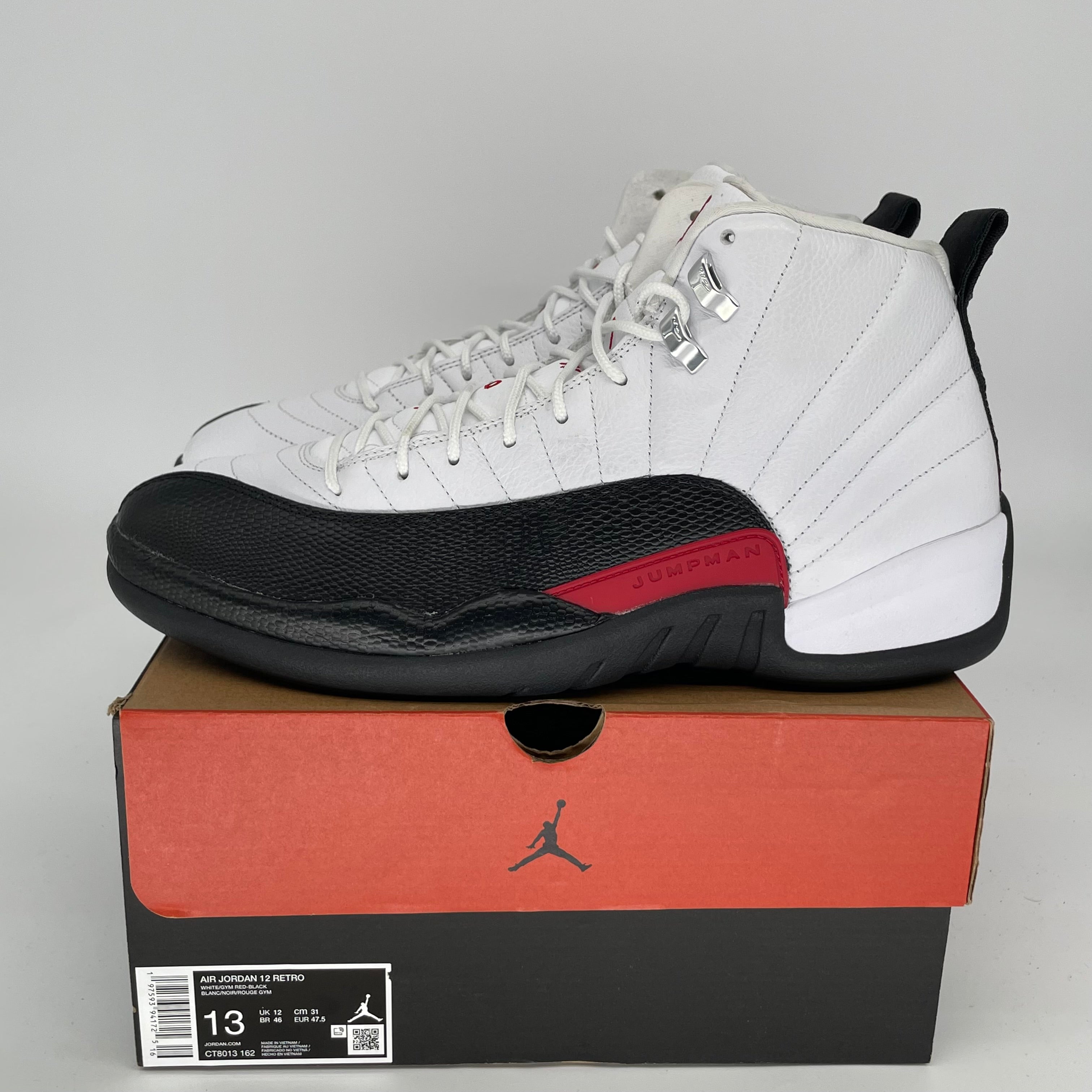 Original Title: AIR JORDAN 12 TAXI FLIP SIZE 13 CT8013 162   Optimized Title: **Air Jordan 12 Retro 'Taxi' Basketball Shoes - Men's Size 13 (CT8013-162) - Perfect for Streetwear & Sneaker Collectors**