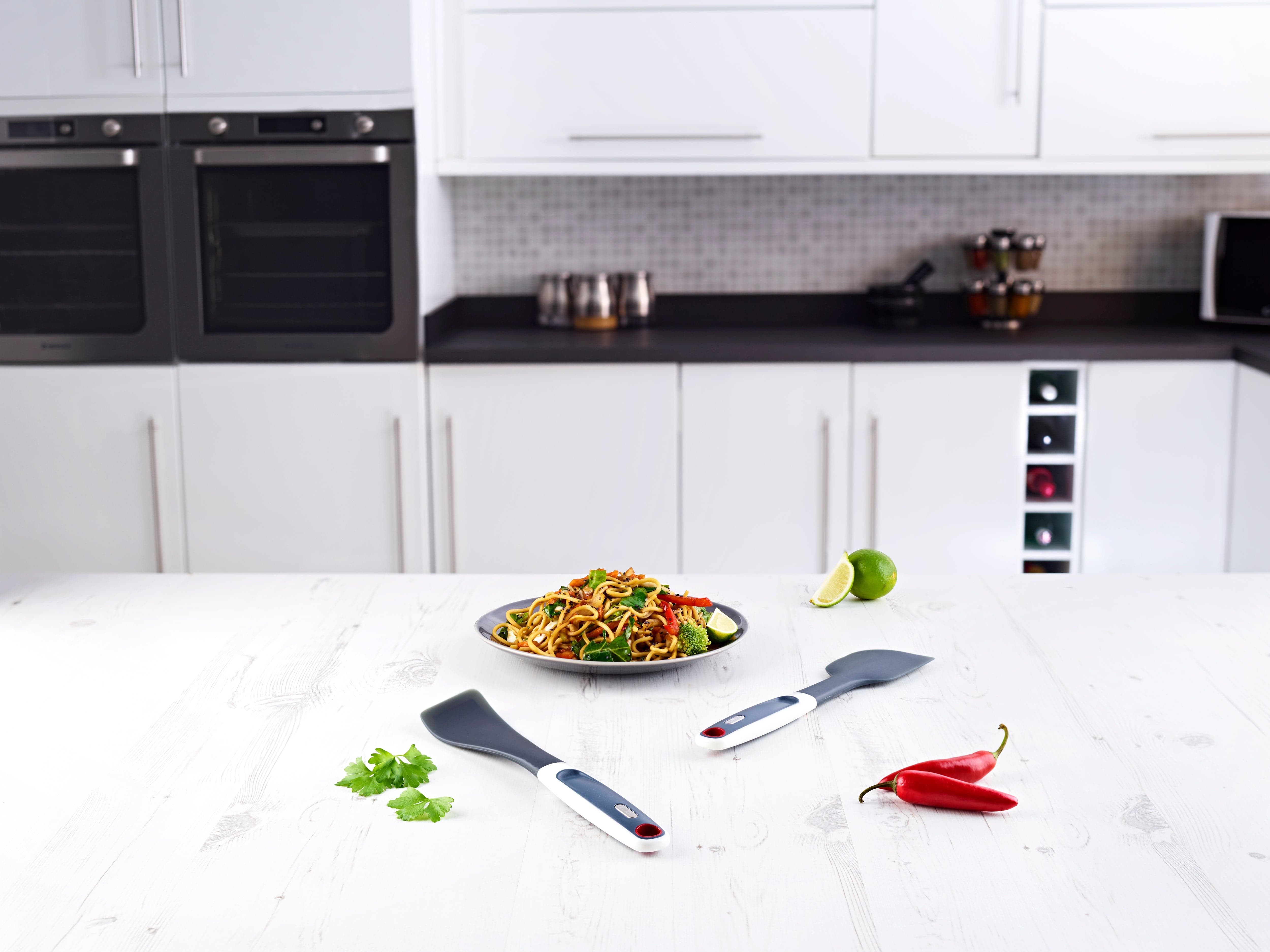 Zyliss Multi-Purpose Kitchen Spatula - Non-Slip Handle, Heat-Resistant for Cooking, Baking, Flipping Pancakes & Scrambled Eggs - Perfect for Home Chefs & Baking Enthusiasts