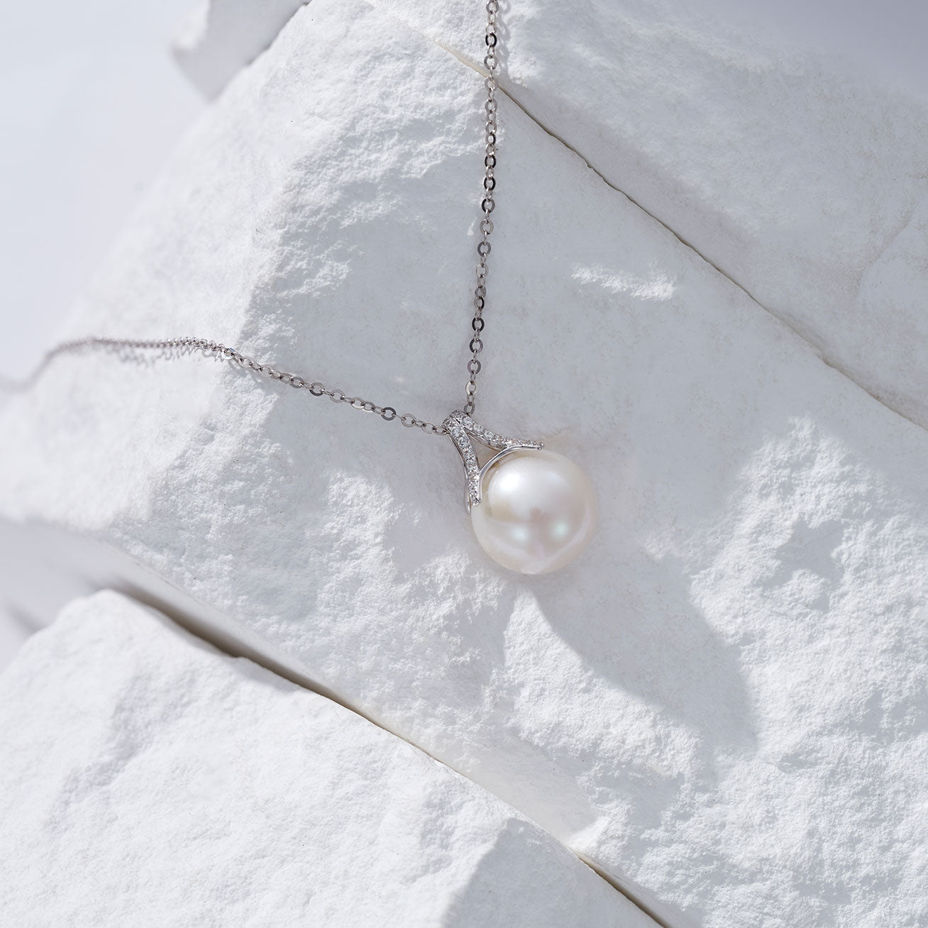 18K Solid Gold Edison Pearl Necklace KN00163 - Elegant Pearl Jewelry for Women, Perfect for Weddings, Anniversaries & Special Occasions
