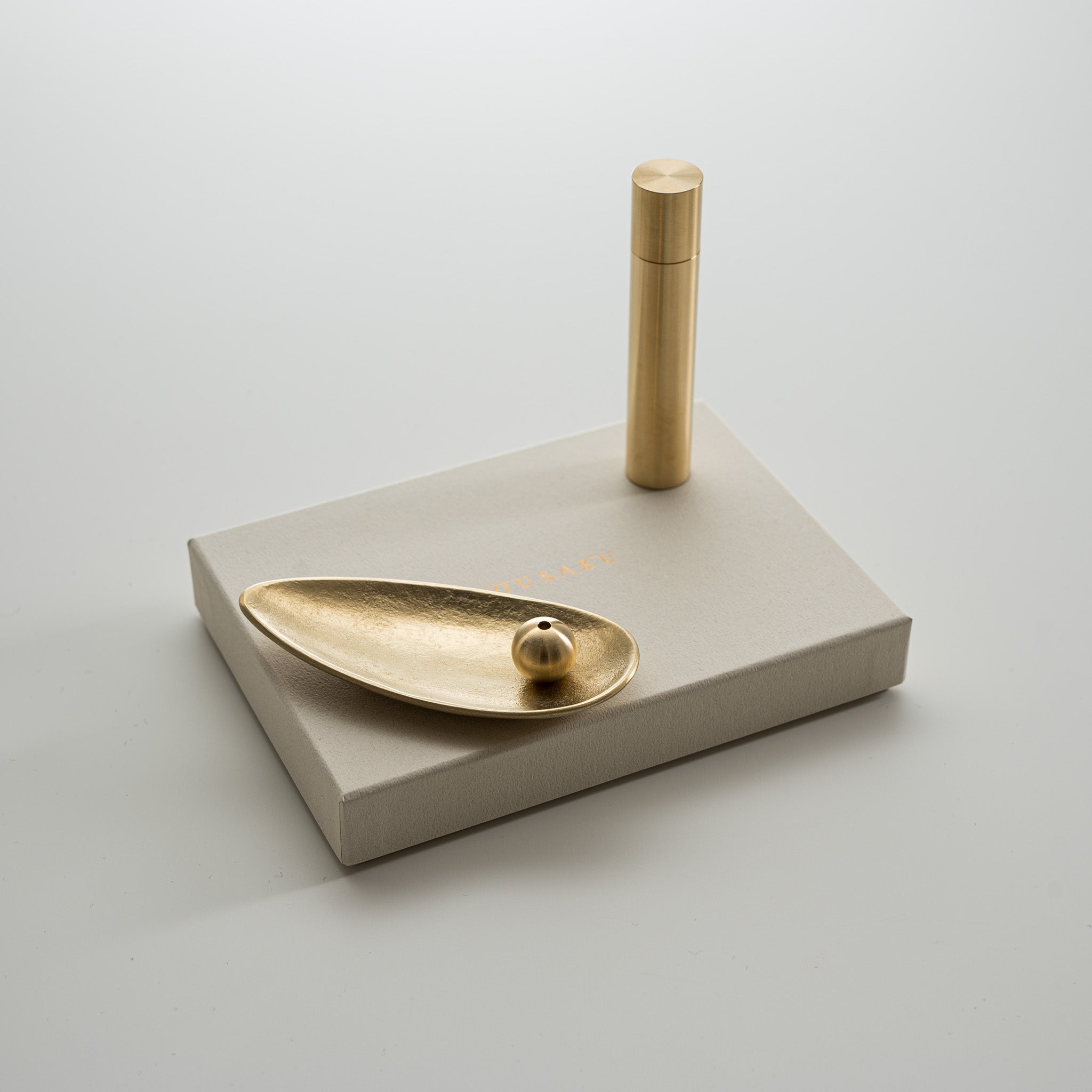 NOUSAKU Japanese Incense Holder & Plate Set - Elegant Leaf Shape Design for Aromatherapy & Meditation | Perfect Zen Home Decor Gift