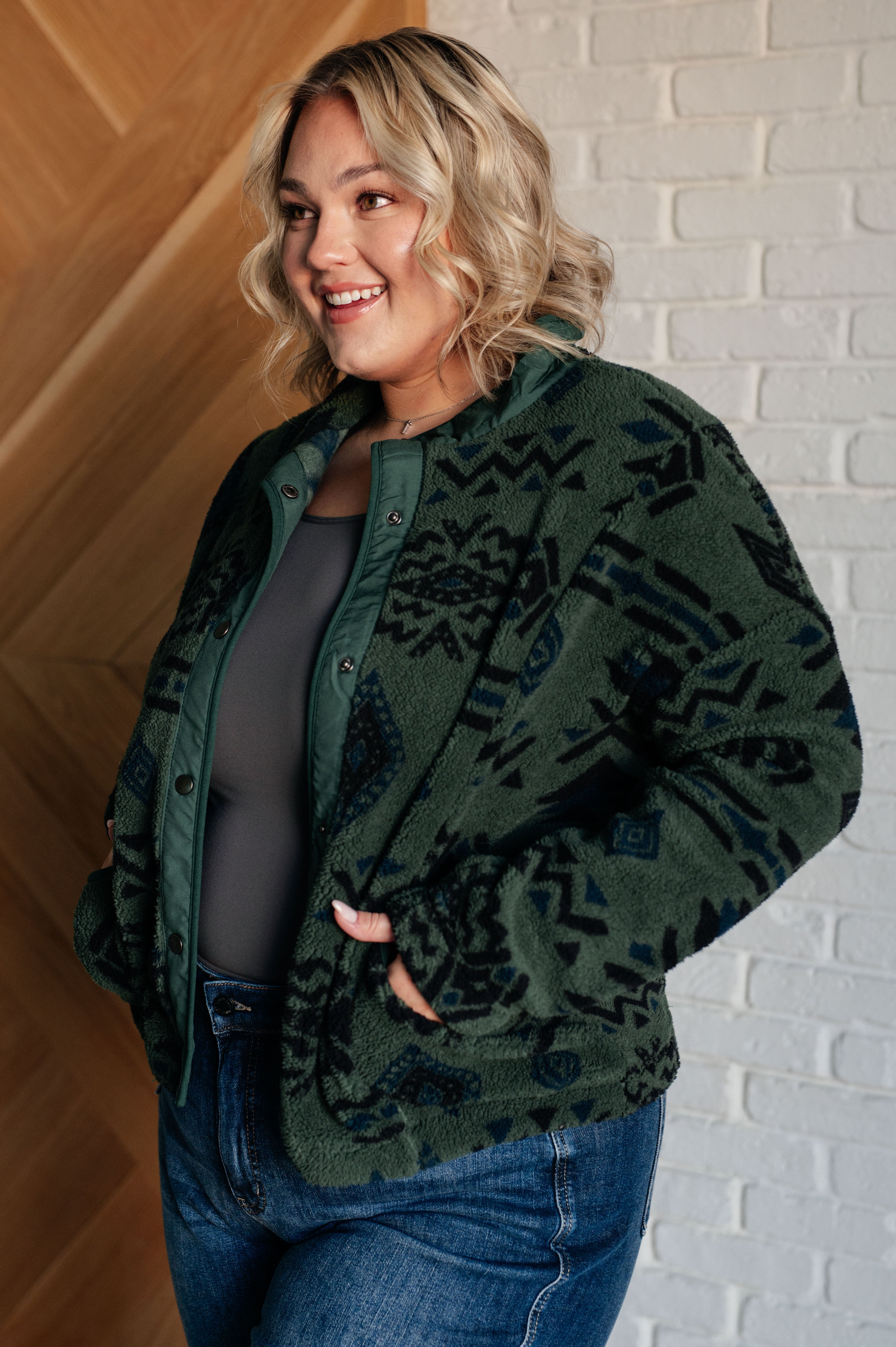 High Perspective Geometric Fleece Jacket - Stylish Winter Outerwear for Men & Women | Warm & Comfortable Fleece Coat for Hiking, Camping & Outdoor Activities