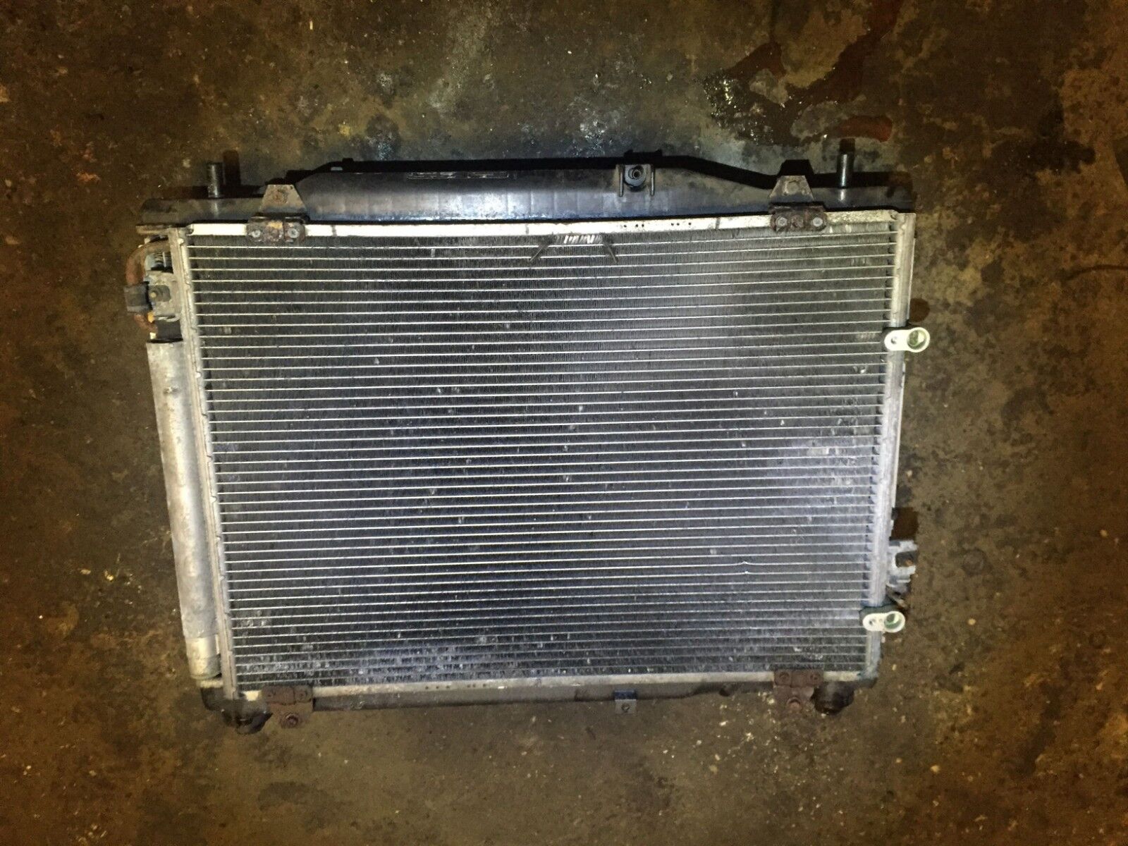 2005-2007 Cadillac CTS 2.8L Radiator Shroud with Cooling Fan & Condenser - OEM Replacement Part for Engine Cooling System Maintenance