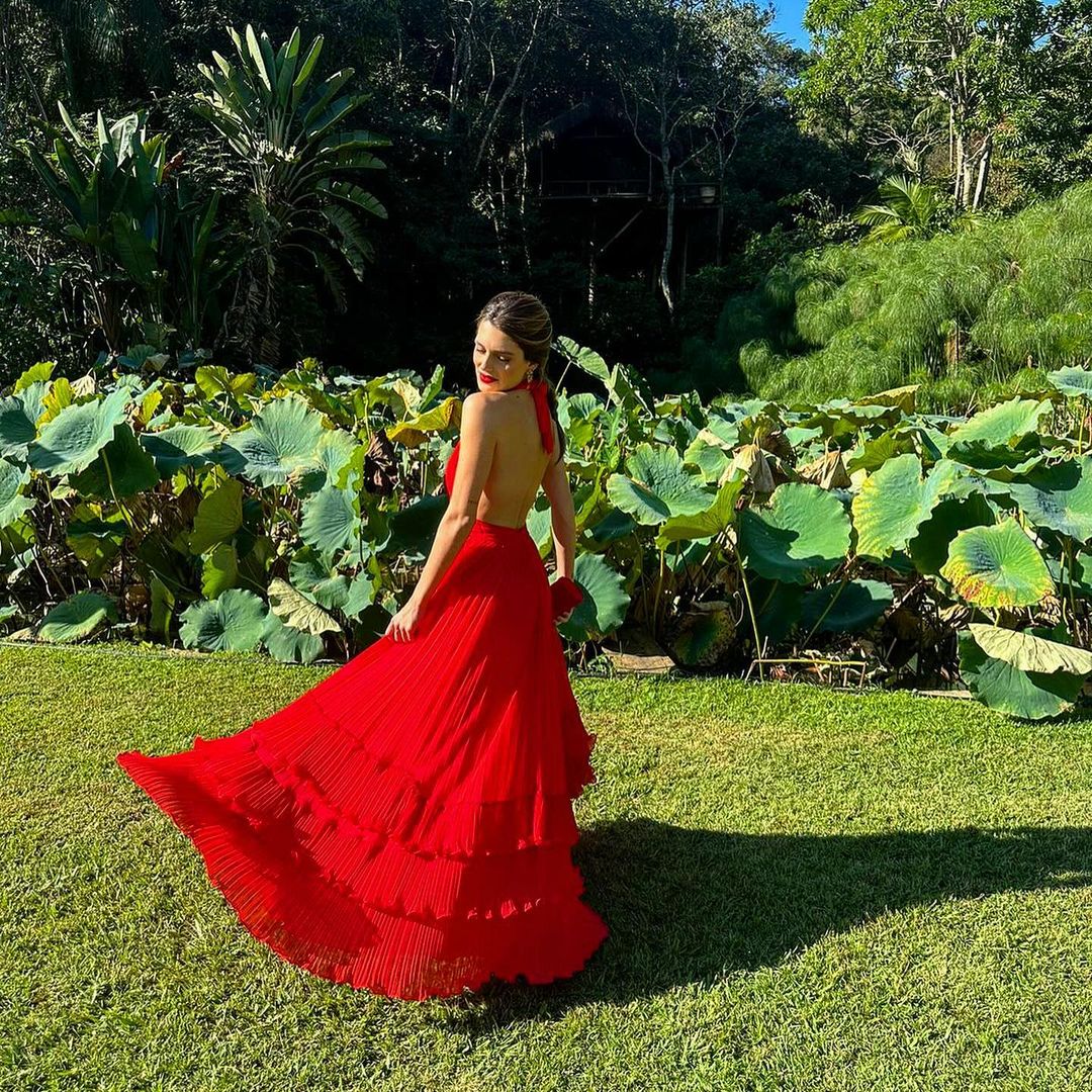 Elegant A-Line Deep V-Neck Pleated Long Prom Dress in Red - Perfect for Formal Parties, Homecoming, and Evening Events - Style J3430