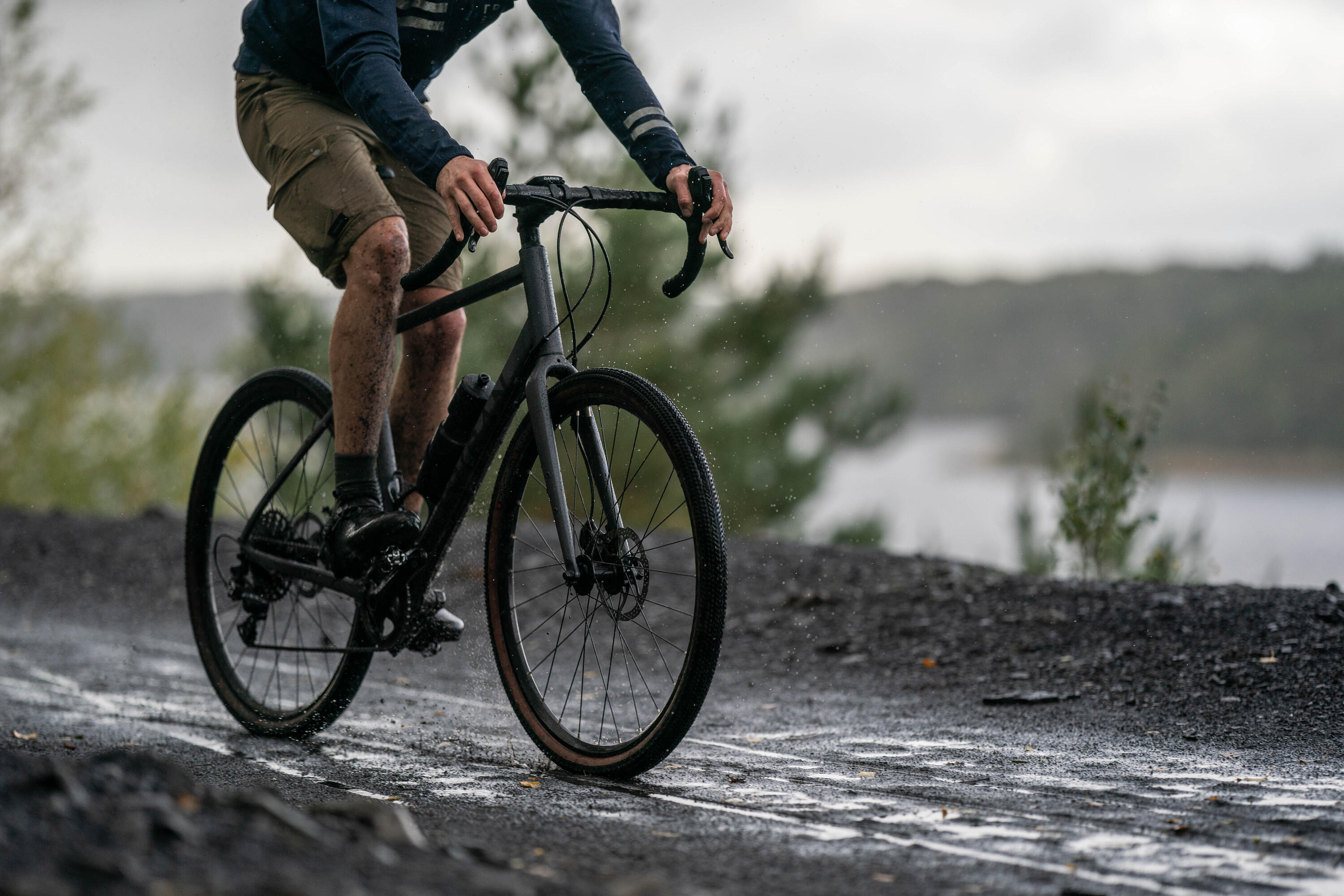 Triban GRVL 520 1x Gravel Bike - Lightweight Aluminum Frame, Shimano Drivetrain for Off-Road Adventures - Perfect for Trail Riding, Commuting & Bikepacking