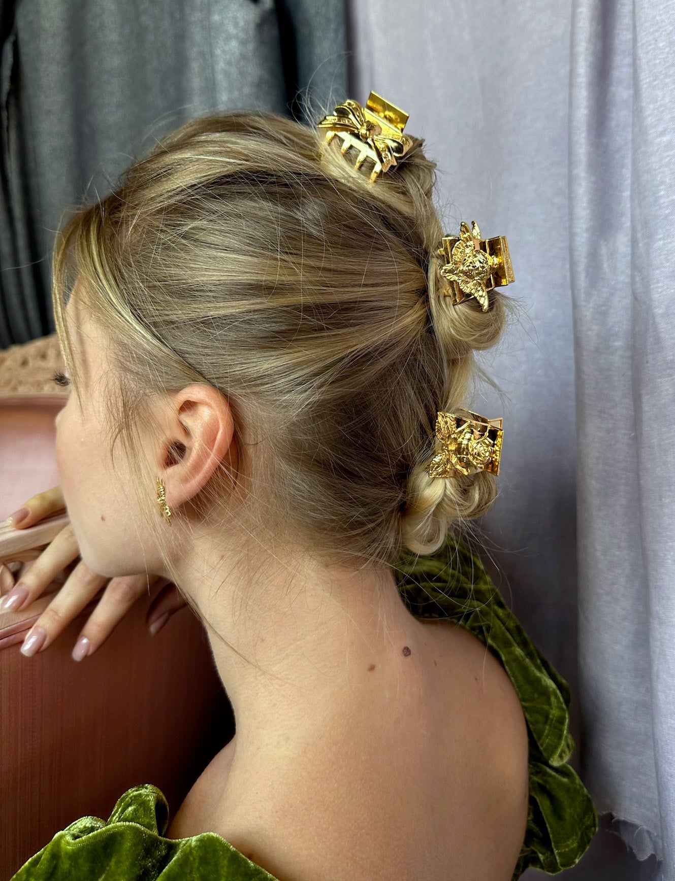 Field of Roses Hair Claw Clip - Elegant Floral Hair Accessory for Women & Girls | Perfect for Weddings, Parties & Everyday Hairstyles