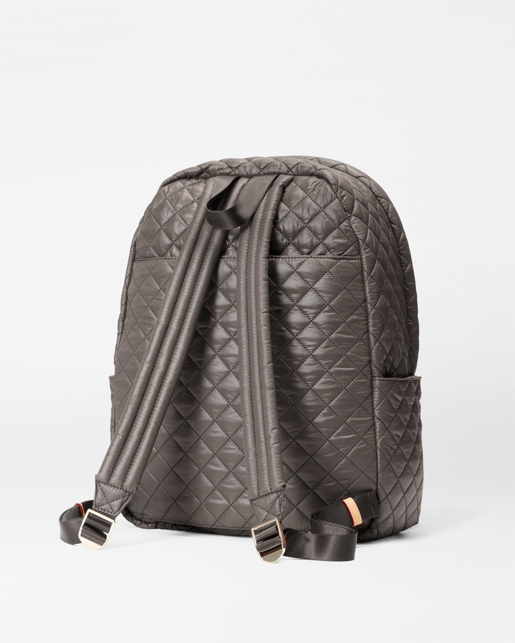 Magnet Metro Backpack II - Waterproof Laptop Backpack for Men & Women, 17 Inch Business Travel Backpack with USB Charging Port - Perfect for Commuting, Work & College