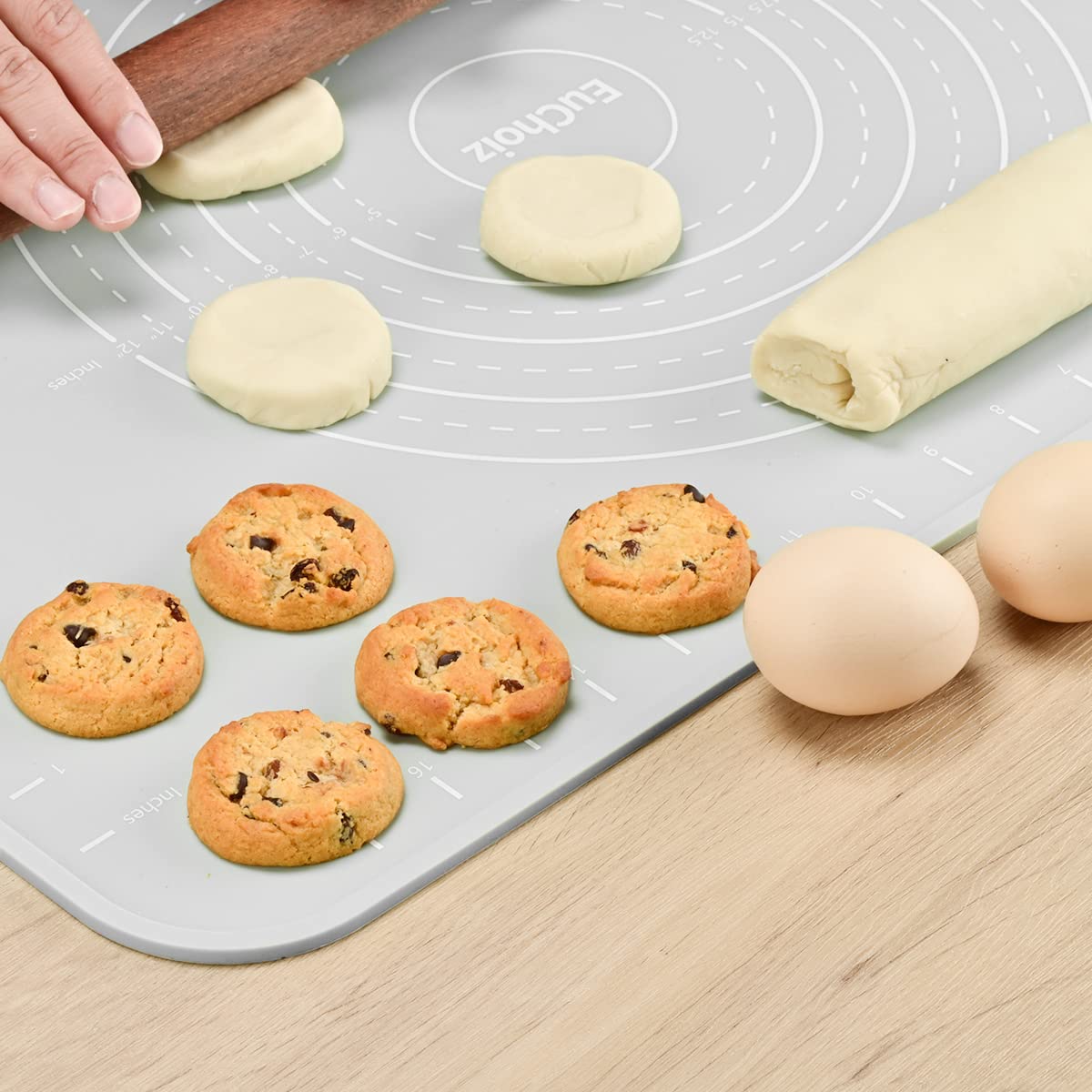 24x16 Inch Extra Thick Non-Stick Silicone Baking Mat - Food Grade Pastry Dough Rolling Mat with Raised Edges for Cookies, Pies & Bread Making | Perfect for Home Bakers & Professional Kitchens