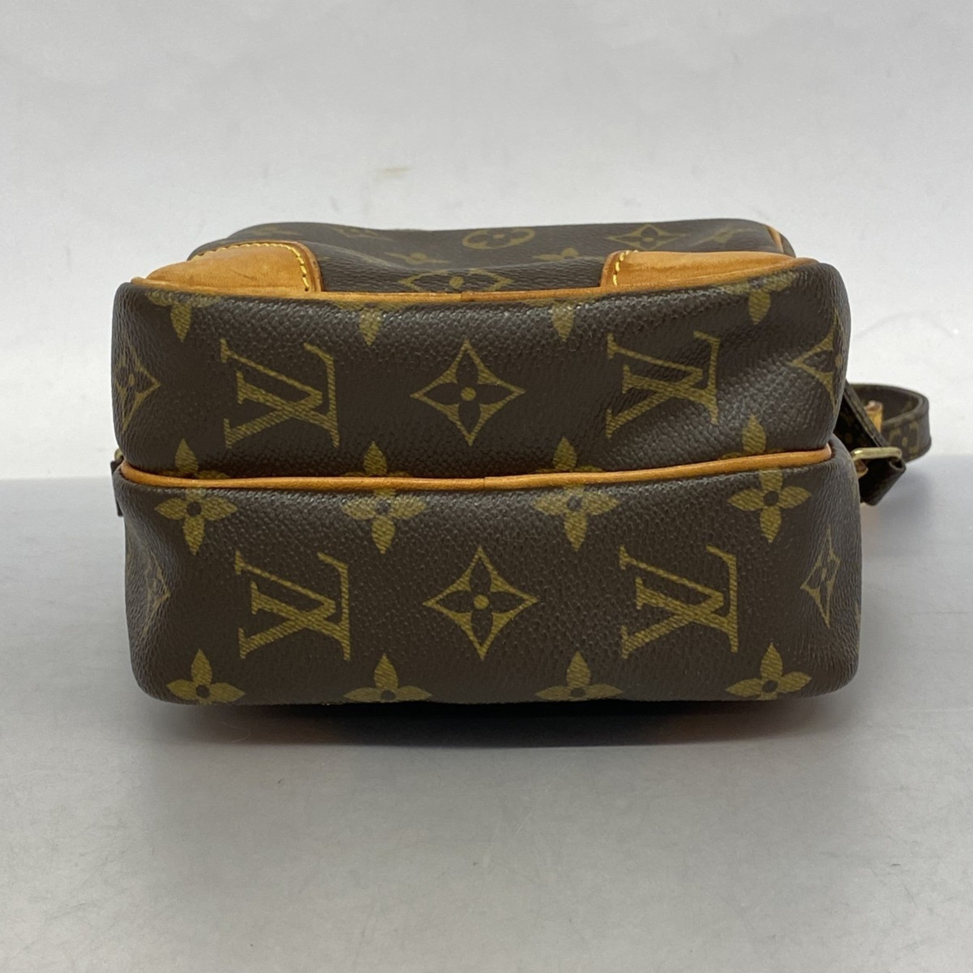 Pre-Owned Luxury Handbag - Authentic Designer Purse for Women | Perfect for Work, Parties & Everyday Use
