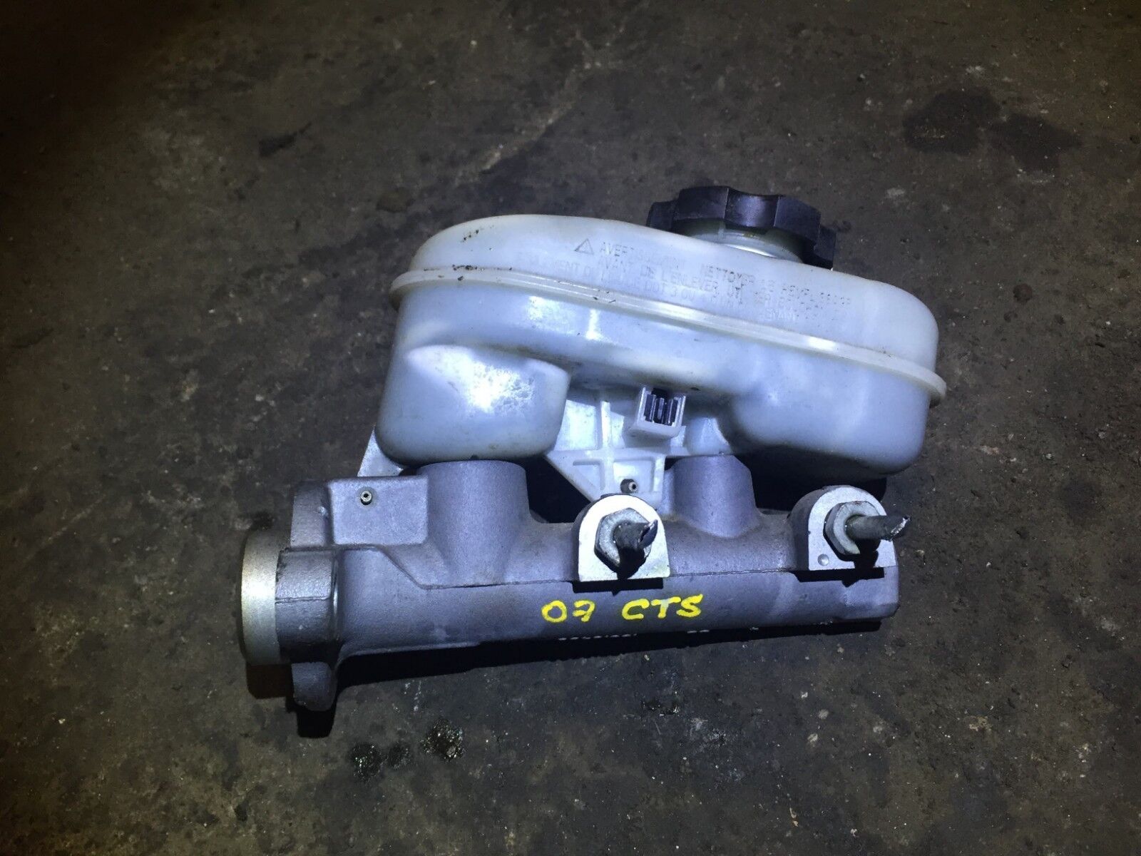 05 06 07 Cadillac CTS Brake Master Cylinder OEM Replacement - High Performance Braking System for Smooth Driving & Safety