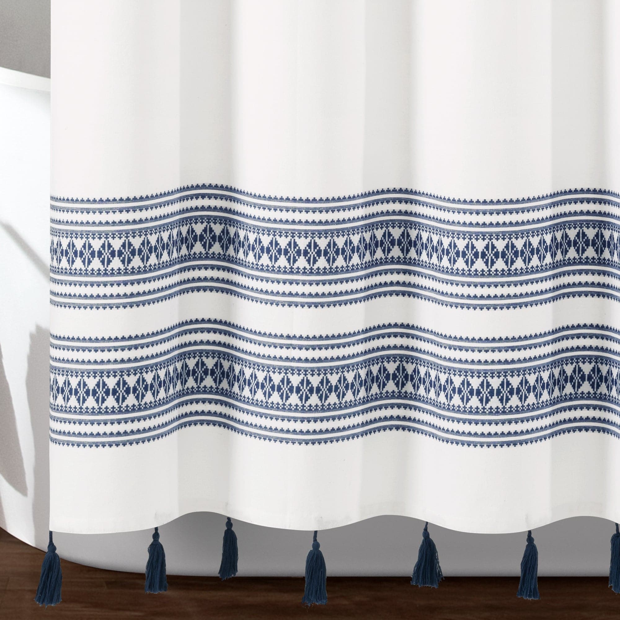 Eco-Friendly Breezy Chic Tassel Jacquard Shower Curtain - 100% Recycled Cotton Bathroom Decor for Modern & Bohemian Style Homes