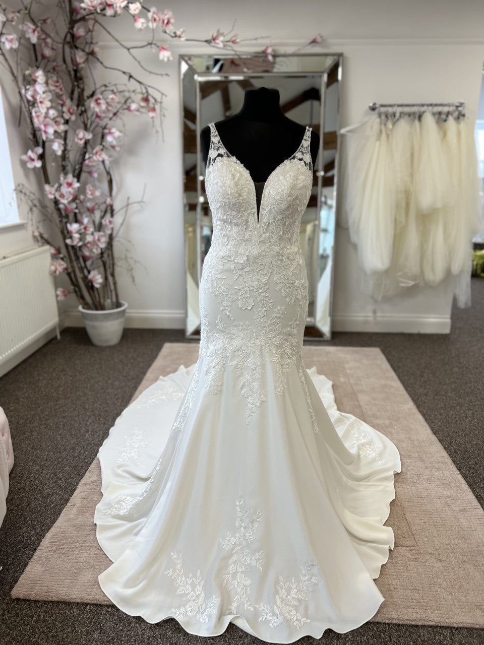 Stella York 7078 Sample Wedding Dress – Elegant A-Line Gown for Brides, Perfect for Church, Beach, and Outdoor Ceremonies