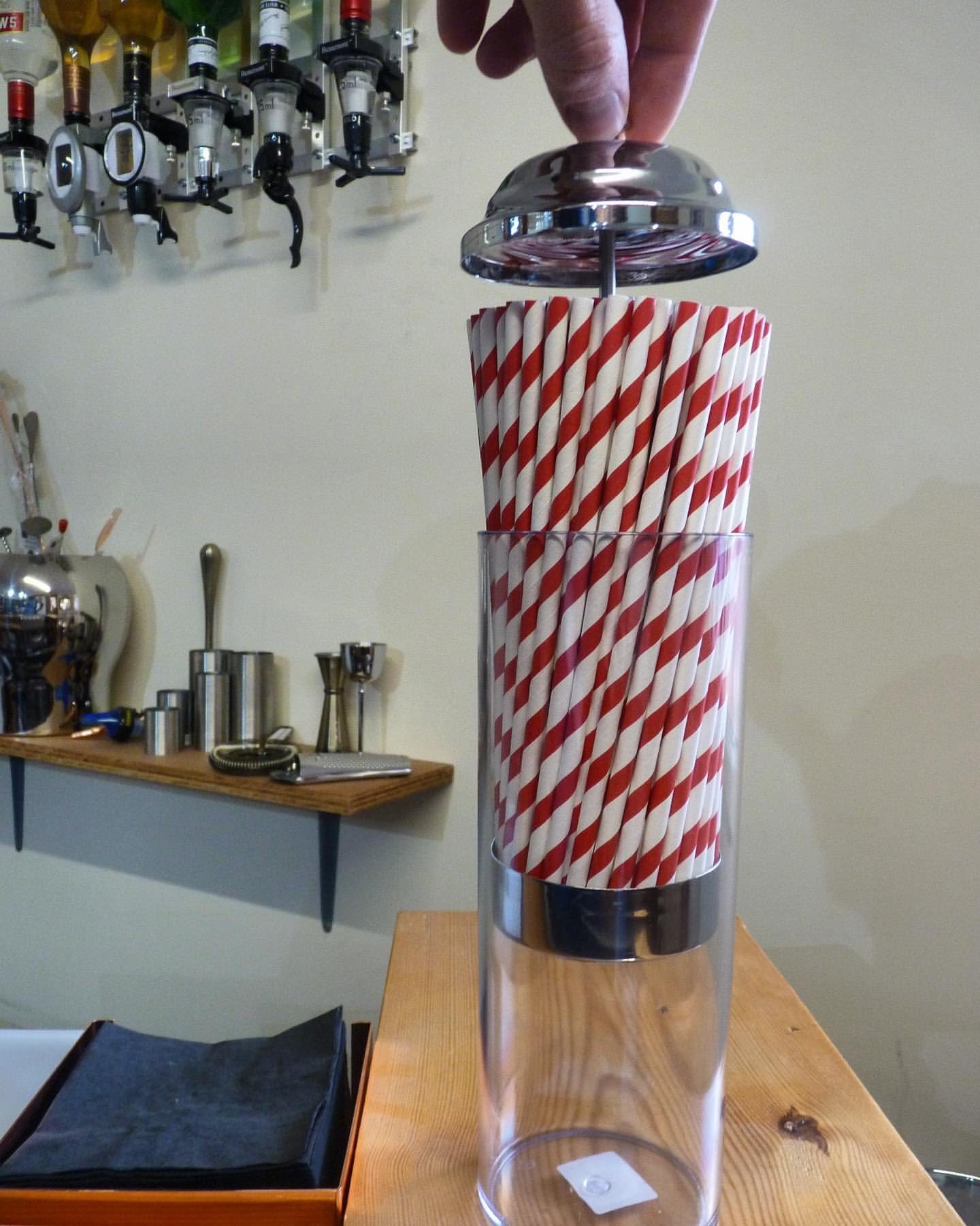 Straw Dispenser for Kitchen - Pop Up Straw Holder with 100 Plastic Straws Included - Perfect for Restaurants, Parties, and Home Use