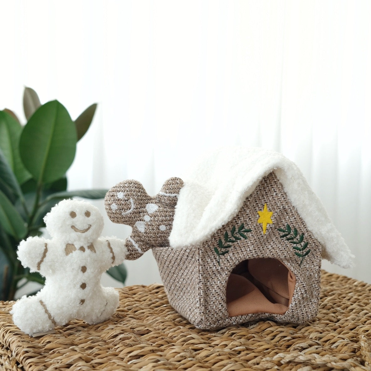 Gingerbread House Kit - DIY Holiday Baking Set for Christmas Decorations & Family Fun - Perfect for Festive Baking, Holiday Parties & Gingerbread House Competitions