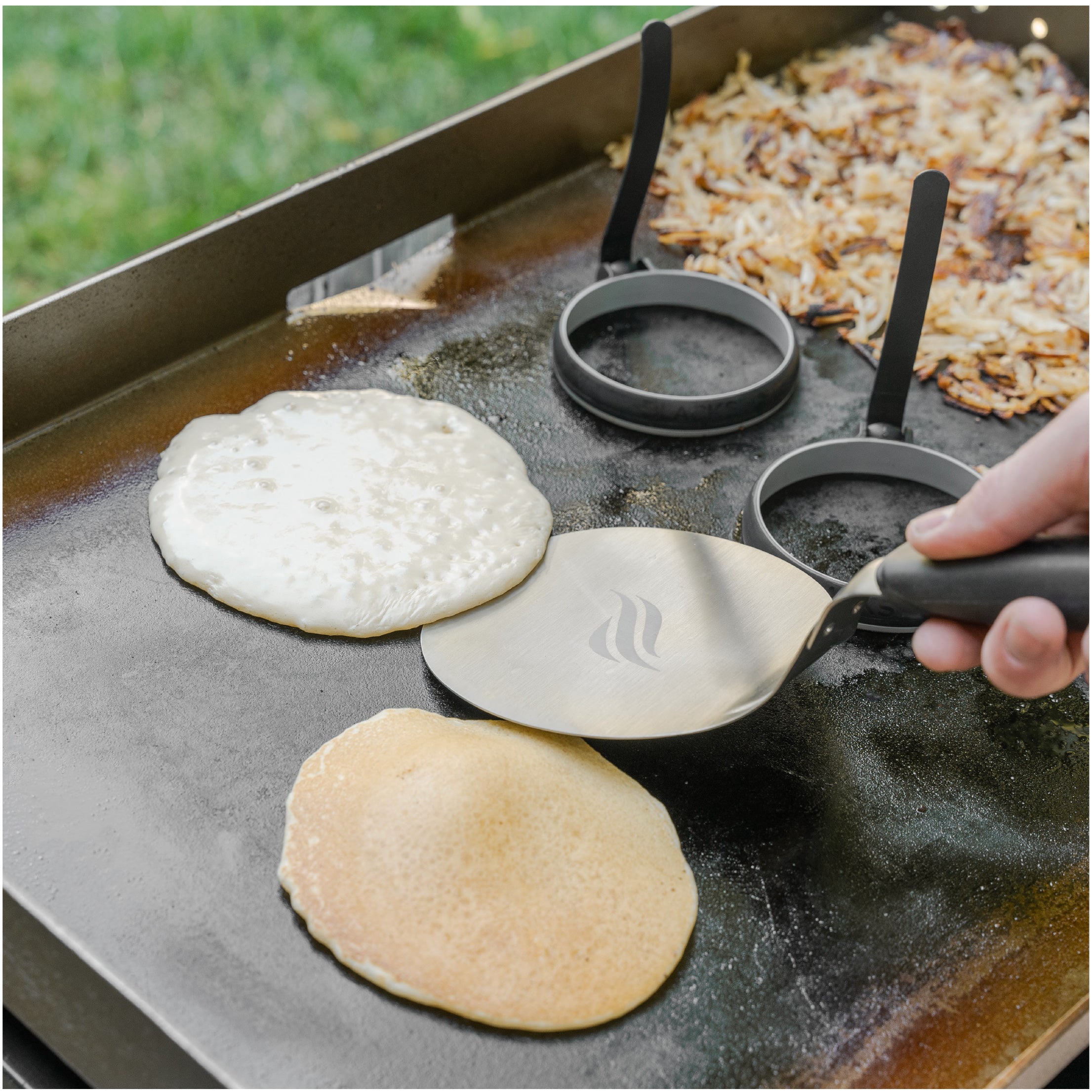 Premium Non-Stick Griddle Kit with Spatula & Scrapers – Perfect for Pancakes, Burgers & Breakfast Cooking on Stovetop or Camping