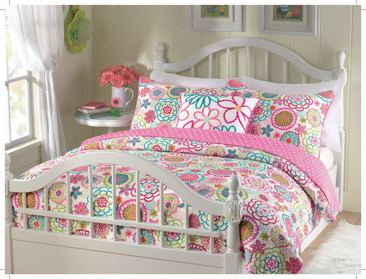 Hypoallergenic 3-Piece Floral Patchwork Quilt Set - King Size Pink Bedding for Bedroom | Soft & Comfortable Duvet Cover with Lollipop Flower Design | Perfect for Master Bedroom, Guest Room & Cozy Home Decor