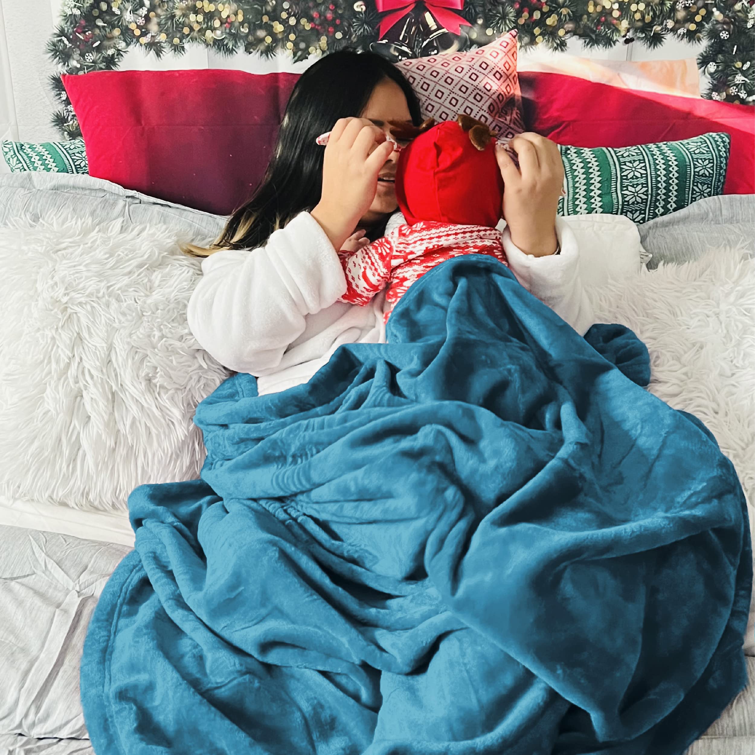 Bedsure 300GSM Fleece Blanket - Ultra Soft & Warm Plush Blanket for Bed, Sofa, Couch | Lightweight & Cozy for Travel, Camping | Twin Size 60x80 Inches | Perfect for Winter Nights, Movie Time & Outdoor Adventures