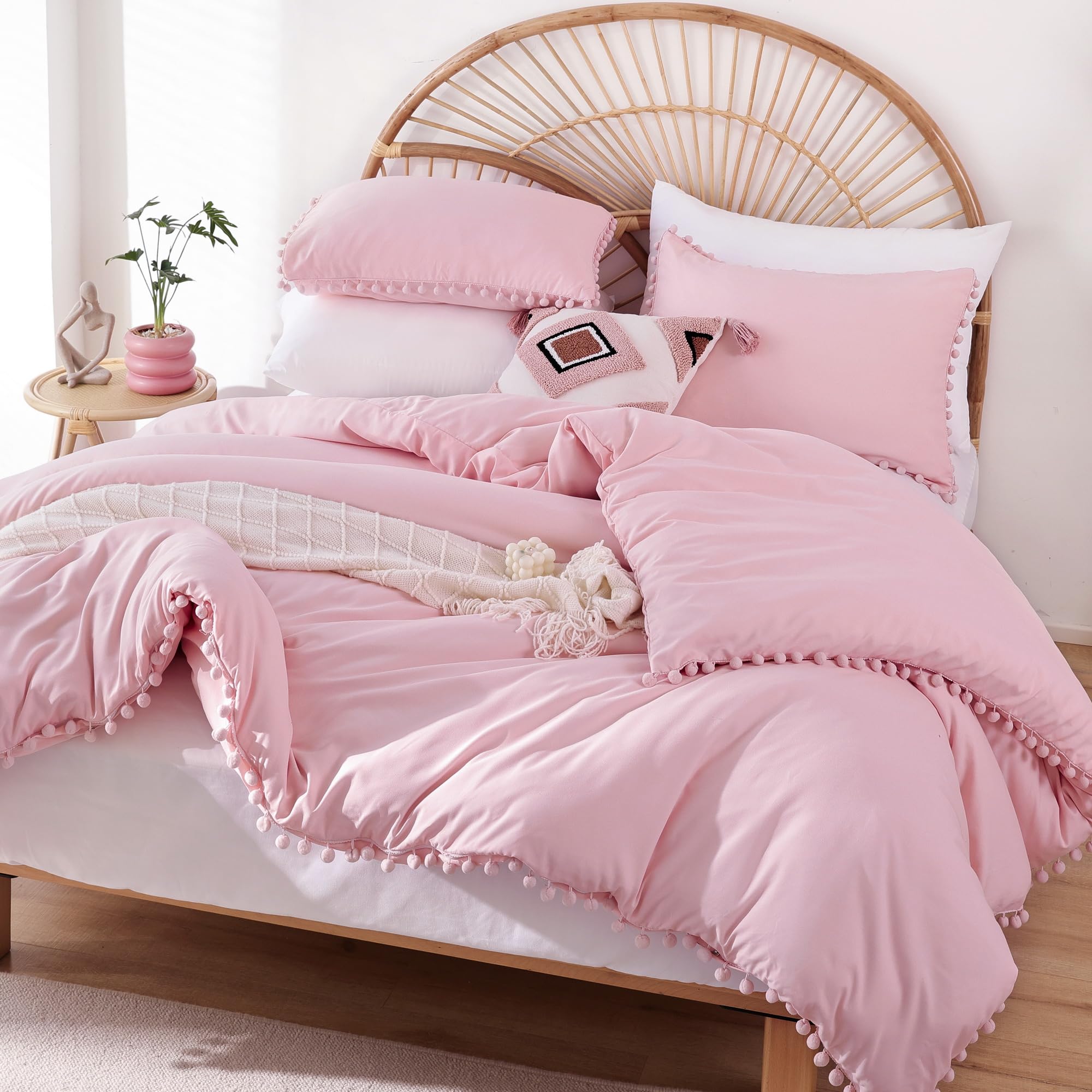 YIRDDEO Queen Comforter Set with Pom Fringe - 3 Piece Soft Bedding for All Seasons in Dust Pink, Perfect for Master Bedroom Decor