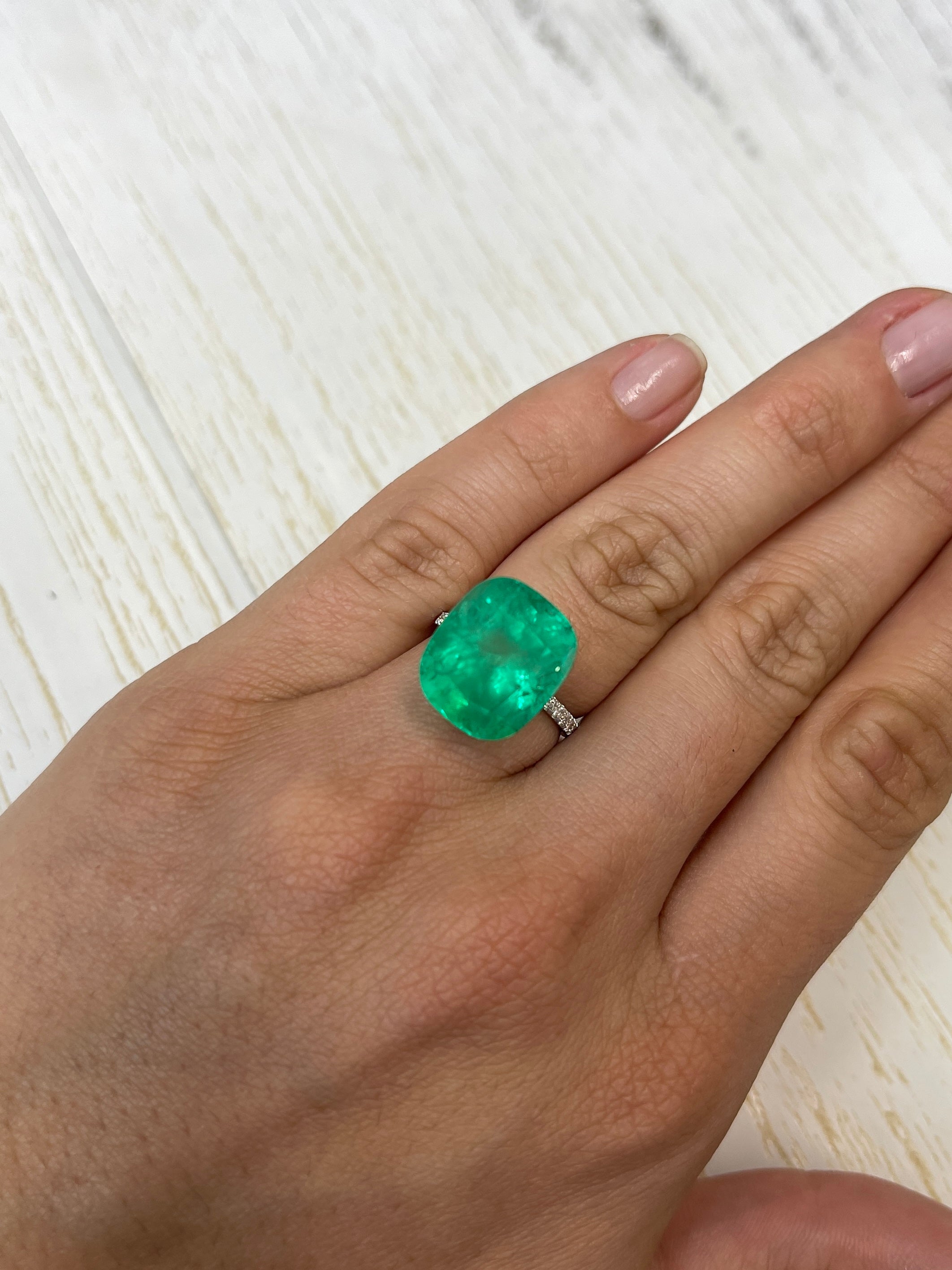 14.88 Carat Natural Cushion Cut Colombian Emerald Gemstone - 16x13mm AAA Quality Loose Green Emerald for Jewelry Making, Engagement Rings & Luxury Gifts