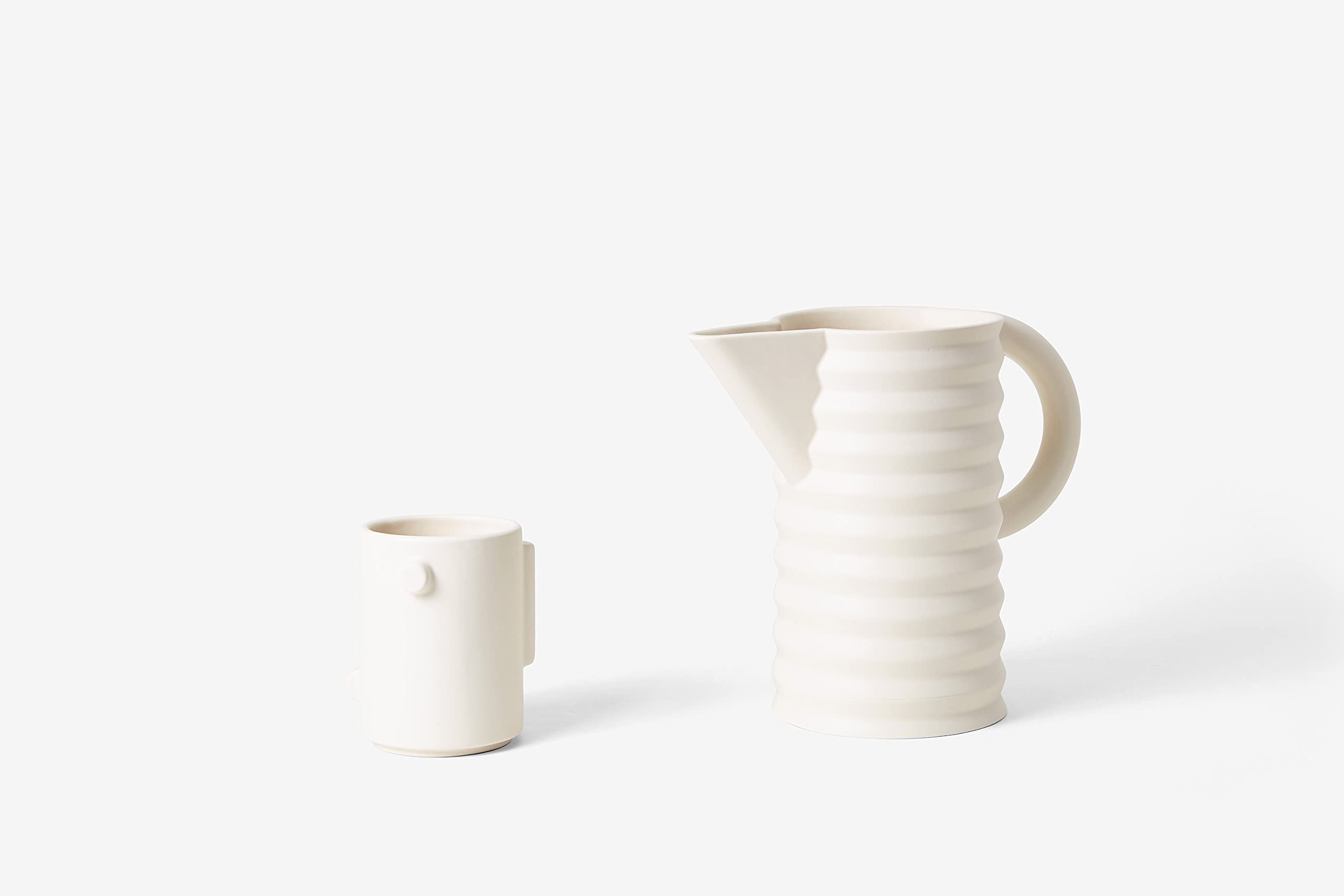 Premium Glass Pitcher with Elegant Pleated Design - Perfect for Iced Tea, Lemonade & Cocktails at Parties, BBQs & Outdoor Gatherings
