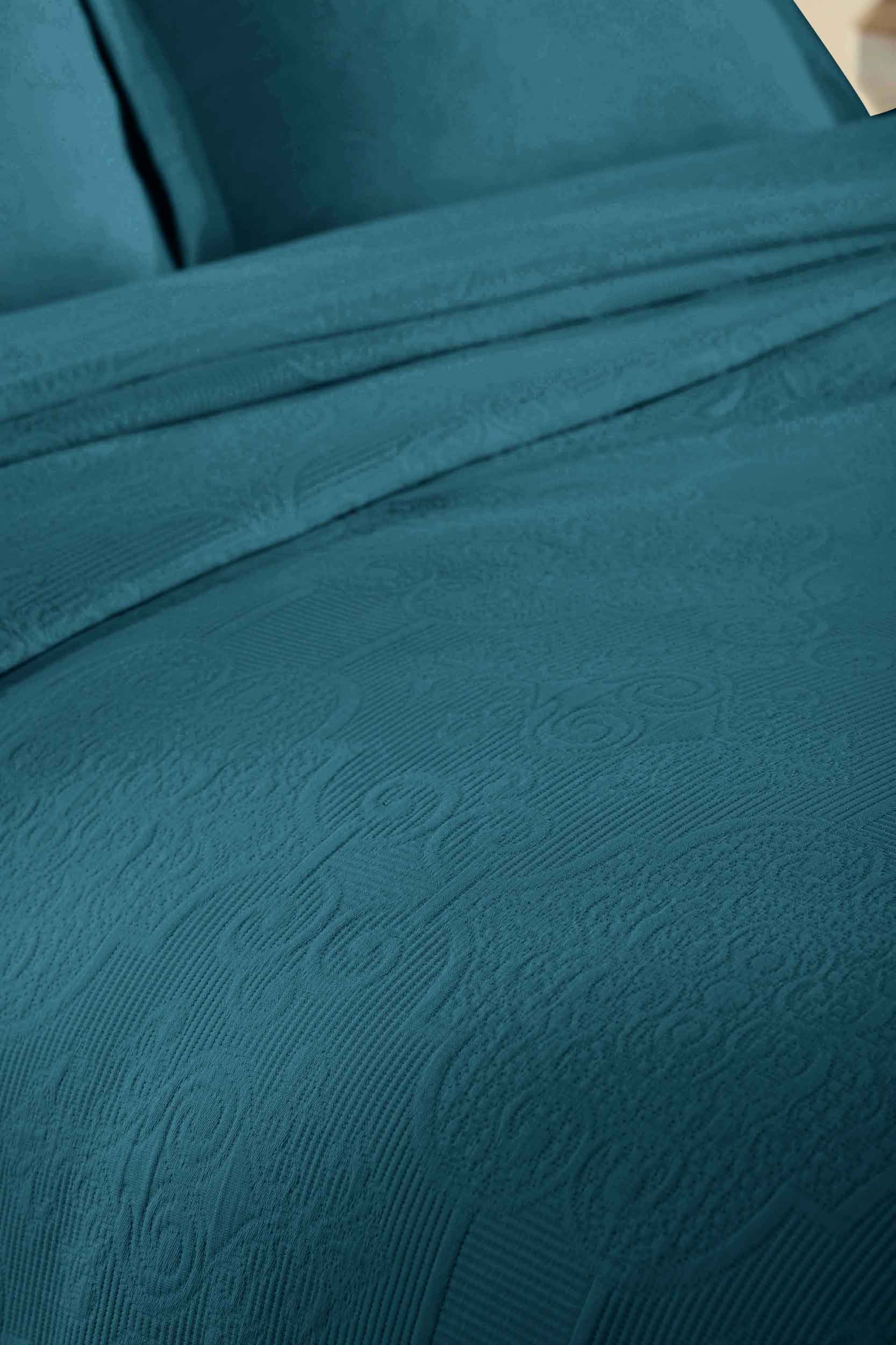 Florin Cotton Matelassé Jacquard Bedspread Set with Scrolling Medallion Design - Luxury Queen/King Size Bedding for Master Bedroom, Guest Room & Hotel Decor