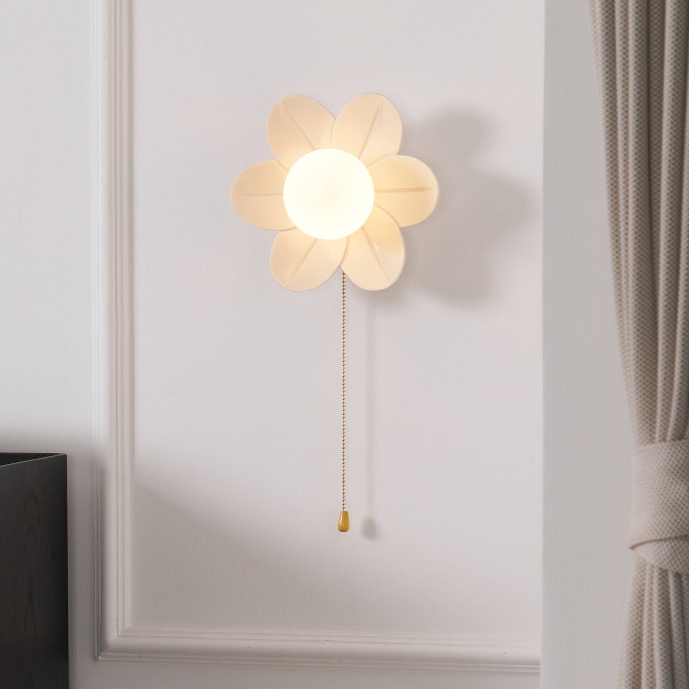 Elegant Floral Wall Sconce Light - Modern LED Flower Wall Lamp for Bedroom, Living Room & Nursery Decor - Perfect for Home, Office, and Wedding Decoration