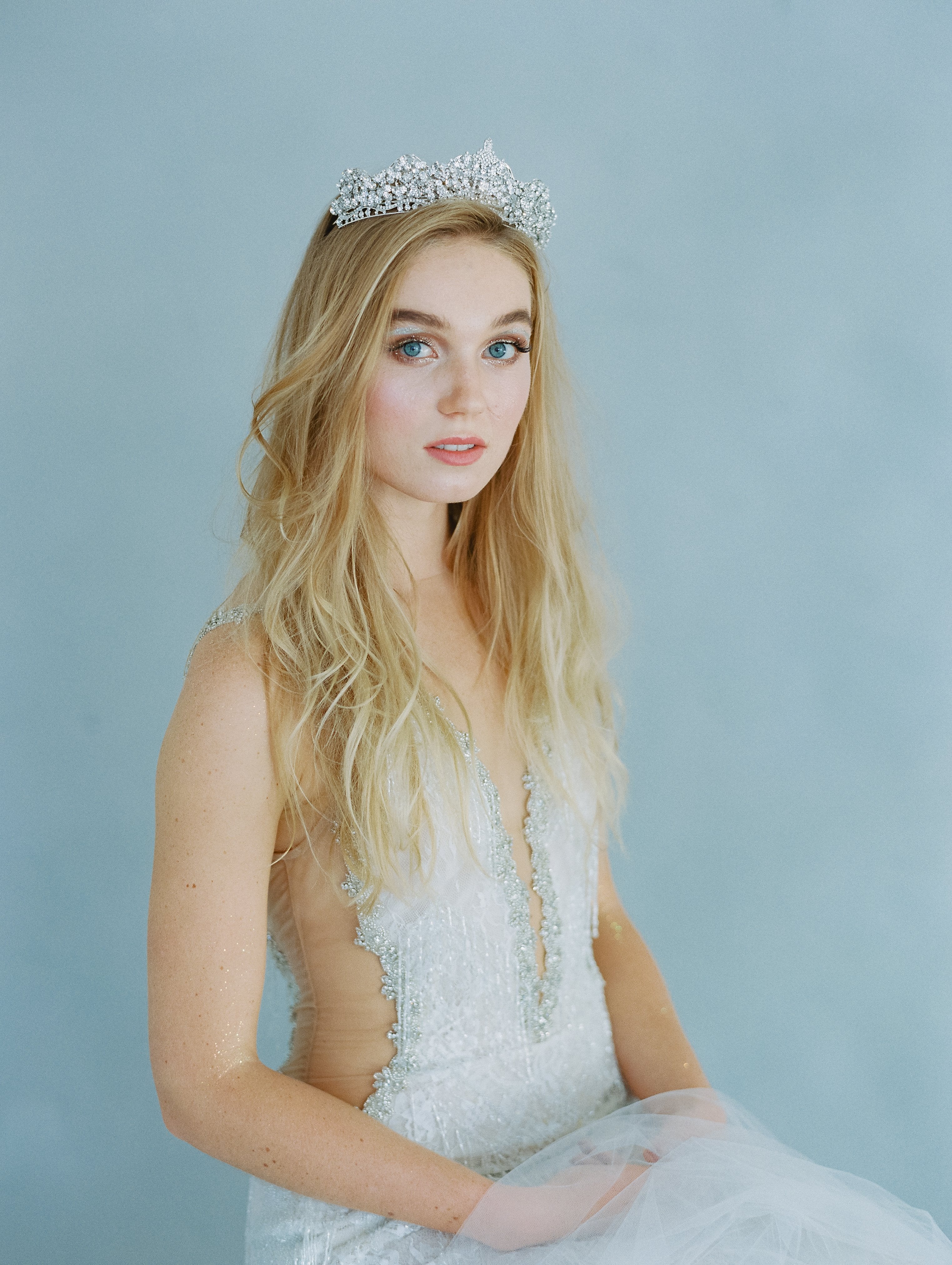 Sparkling SHELLIE Gold Bridal Tiara - Elegant Wedding Crown for Bride, Bridesmaids & Flower Girls | Perfect for Weddings, Prom, Pageants & Special Occasions