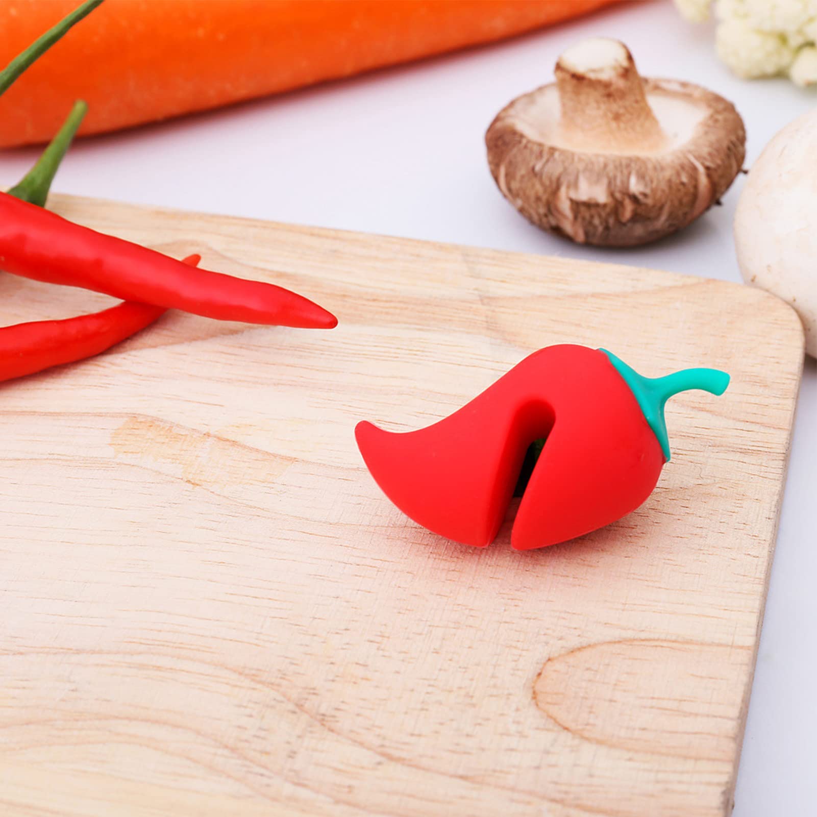 Spill-Proof Carrot-Shaped Pot Lid Holder & Clip - Overflow Prevention Kitchen Tool - Perfect Gift for Valentine's Day, Mother's Day, Wedding, Anniversary, Party, Graduation, Christmas & Birthday - Ideal for Cooking, Baking and Kitchen Organization (Set of 2)