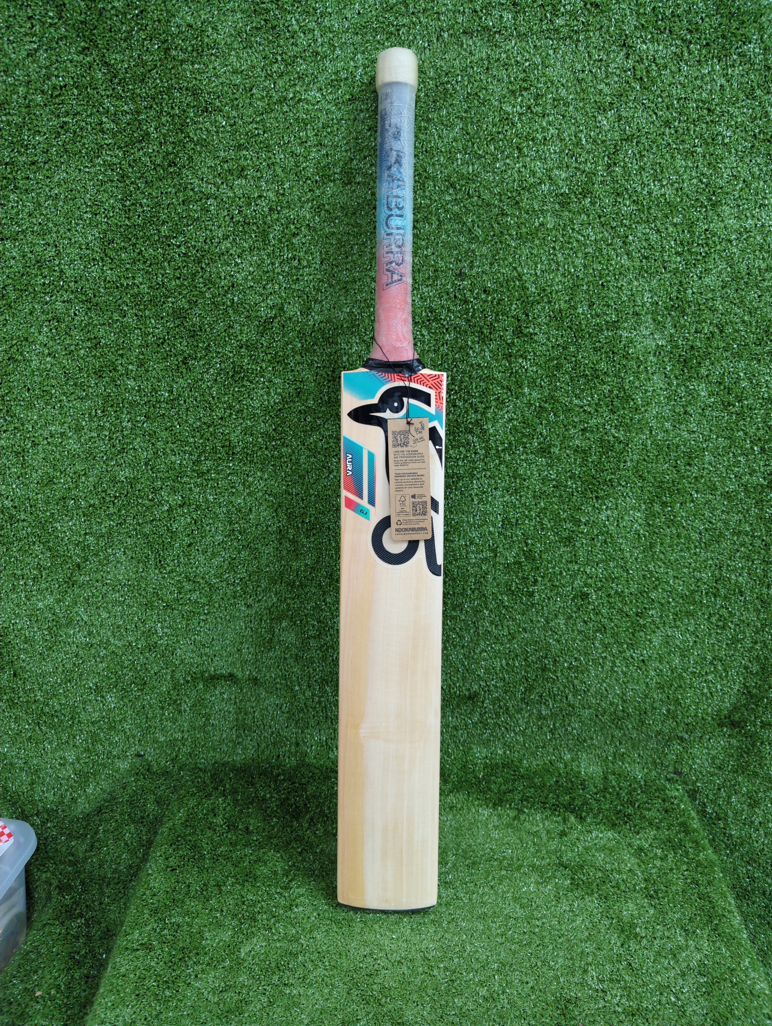 Kookaburra Aura 6.1 English Willow Cricket Bat - Premium Professional Grade for Adult Players - Perfect for Matches, Training & Club Cricket