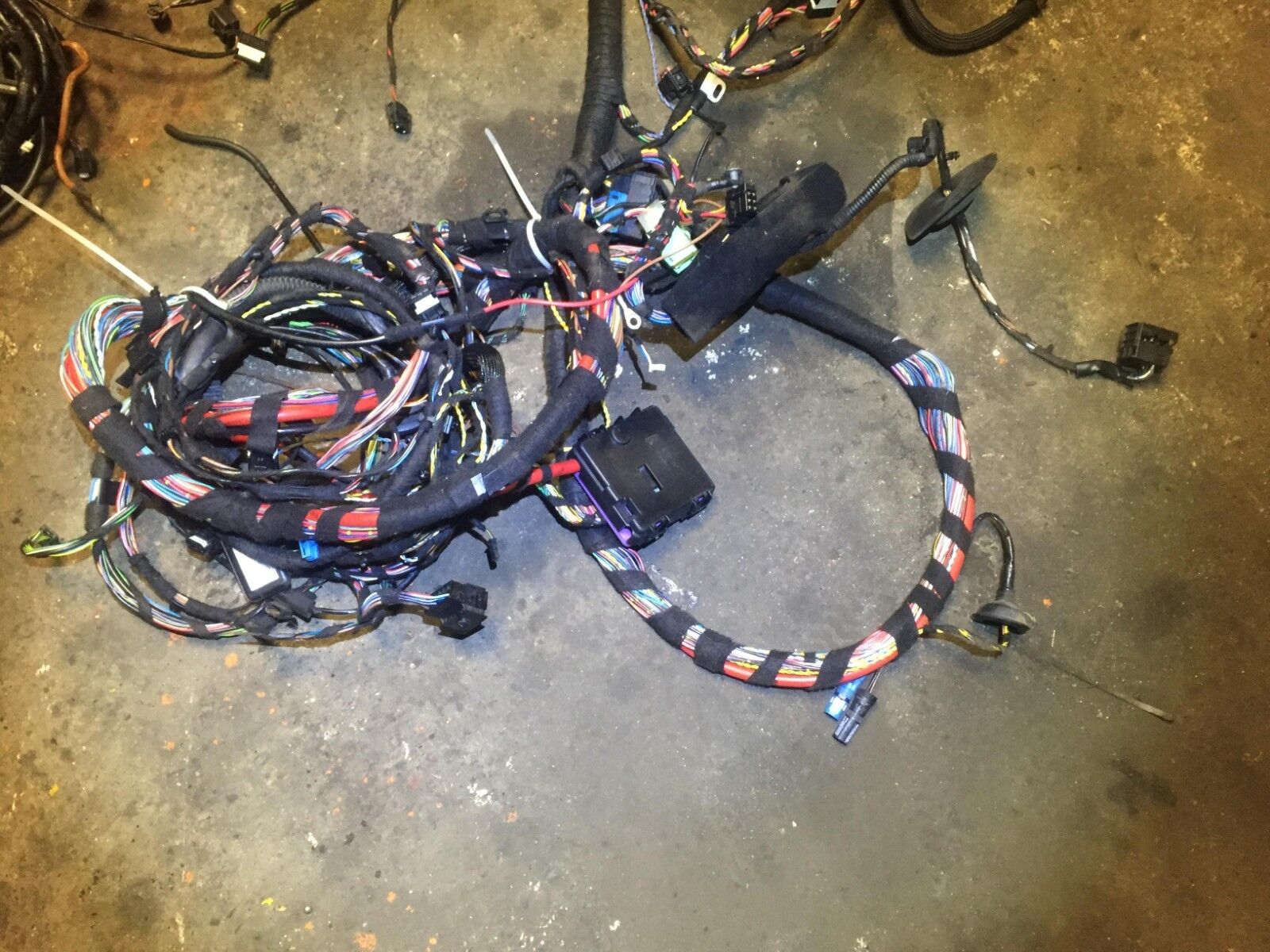 04 05 06 BMW X3 E83 3.0L OEM Interior Dash & Main Fuse Box Wiring Harness - Perfect for Electrical Repairs & DIY Car Upgrades