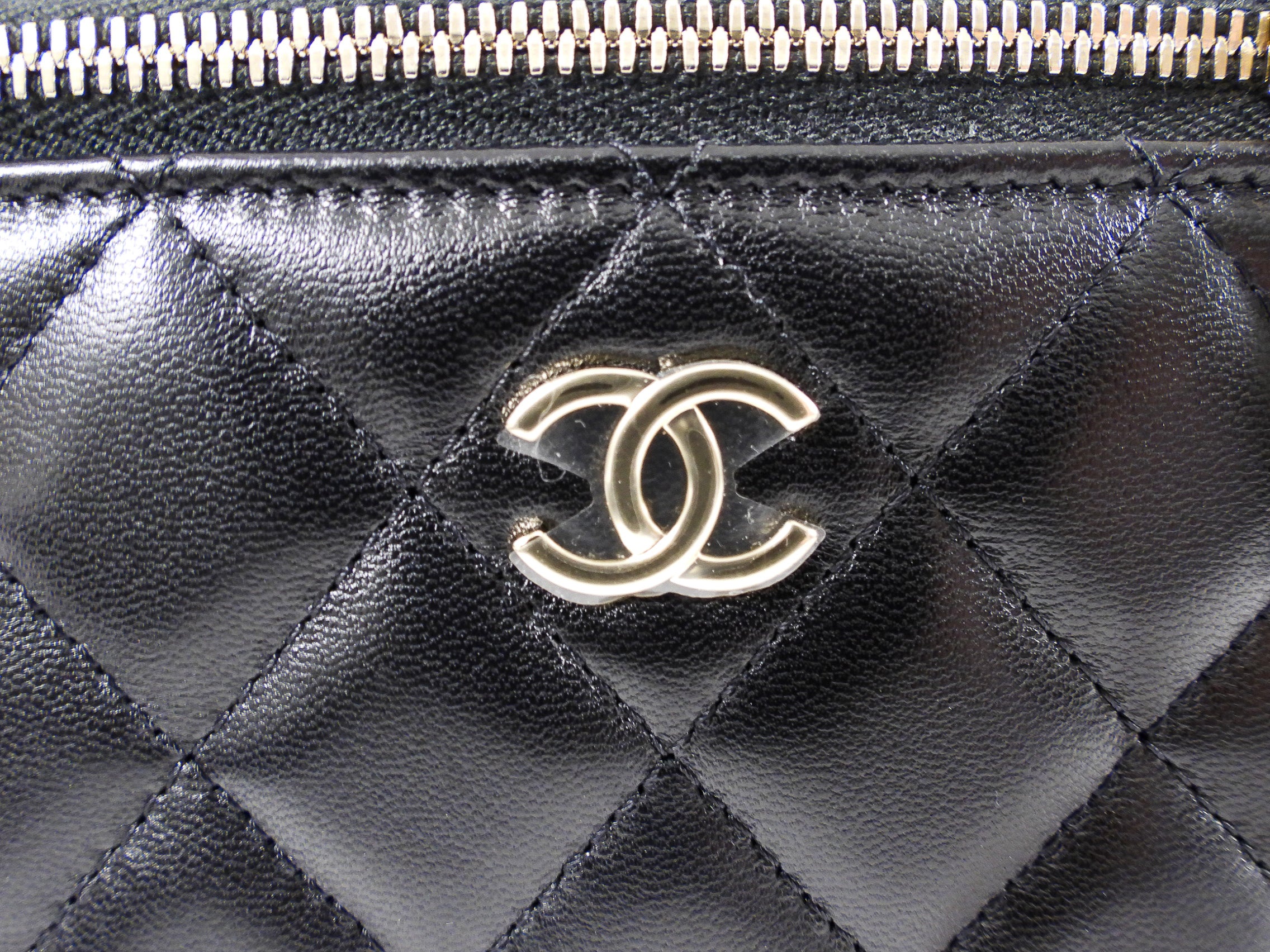 Chanel 21S Black Lambskin Classic Vanity Bag with Chain - Luxury Crossbody Purse for Women, Perfect for Evening Parties & Date Nights
