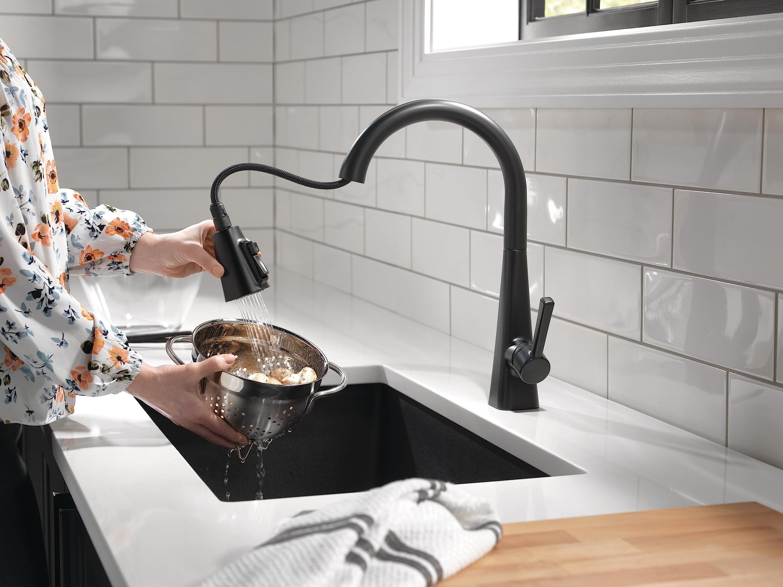 Delta 19802Z-BL-DST Matte Black Lenta Pull Down Kitchen Faucet with Magnetic Docking Spray Head & Soap Dispenser - Modern Kitchen Sink Faucet for Easy Dishwashing & Food Prep
