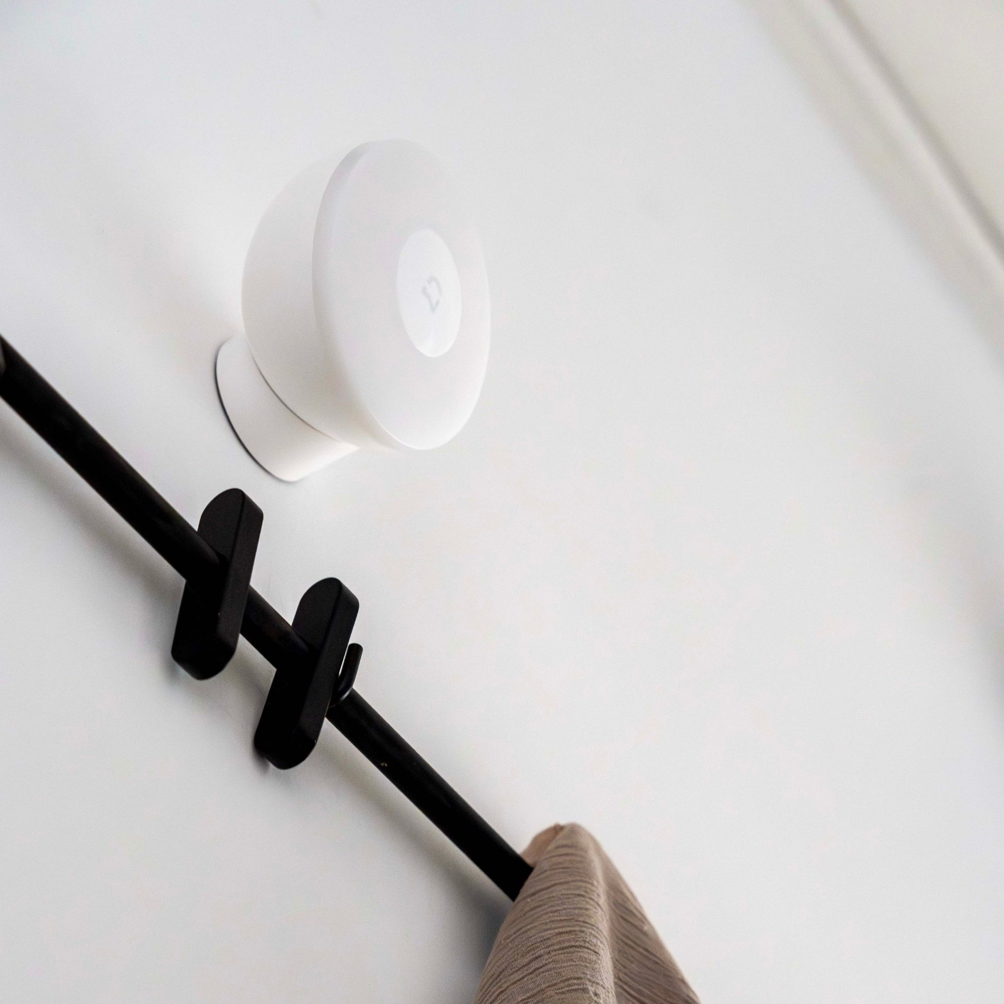 DESIGNSTUFF Motion Sensor Night Light - Battery Operated, Wireless LED Nightlight for Bedroom, Hallway, Bathroom - Auto On/Off, Soft White Glow for Safe Night Navigation