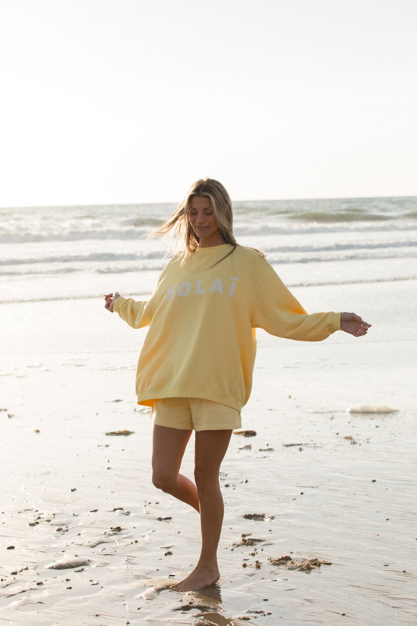 SOLAÍ Oversized Crew Neck Sweatshirt - Women's Casual Loose Fit Pullover for Comfort & Style | Perfect for Lounging, Travel & Everyday Wear