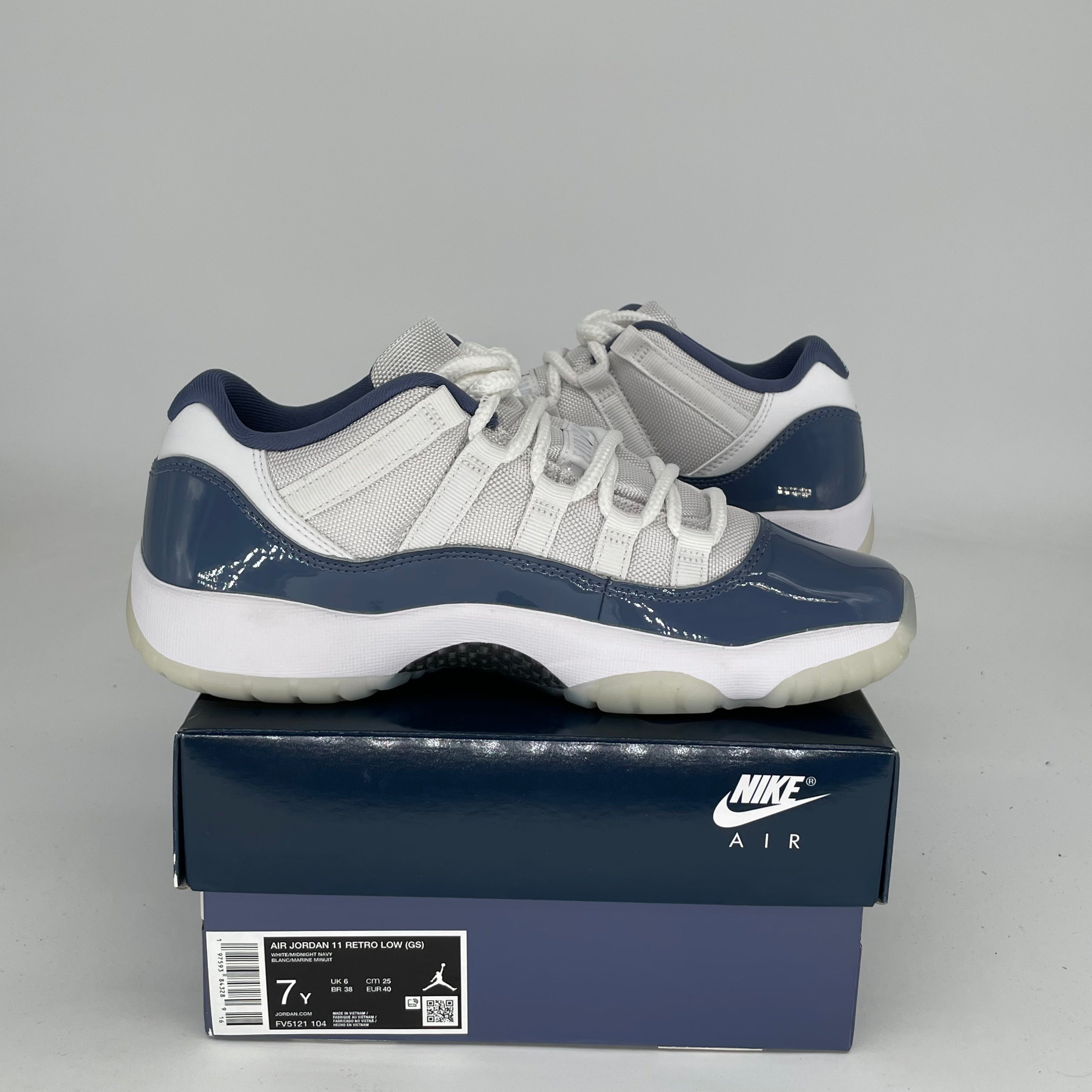 Air Jordan 11 Low Diffused Blue Men's Basketball Shoes Size 7Y - FV5121-104 | Retro Sneakers for Casual Wear & Sports Performance