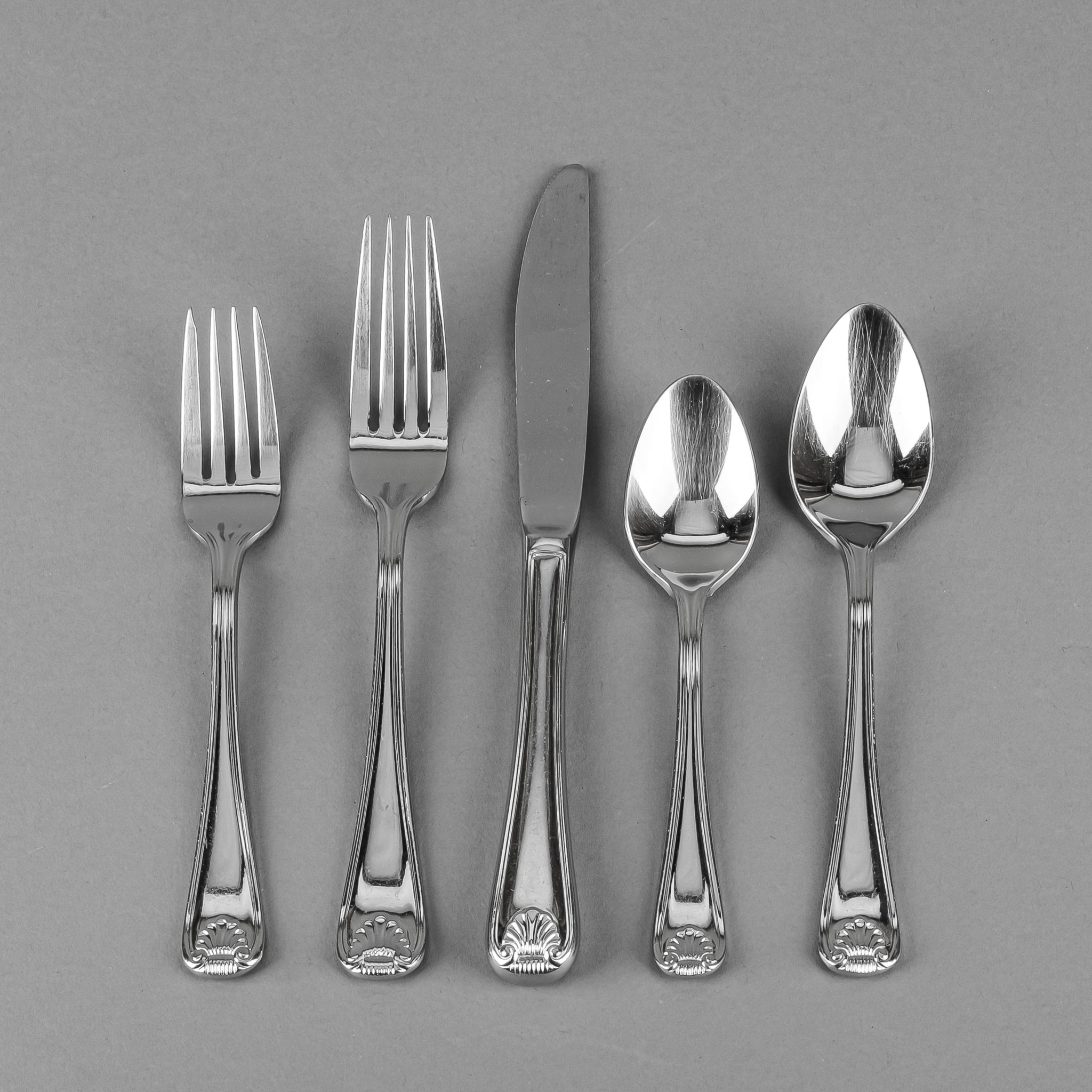 RETRONEU Hampton Shell Stainless Steel Flatware Set - 9-Piece Place Settings with Extras - Elegant Dinnerware for Formal Dining, Wedding Gifts & Home Entertaining