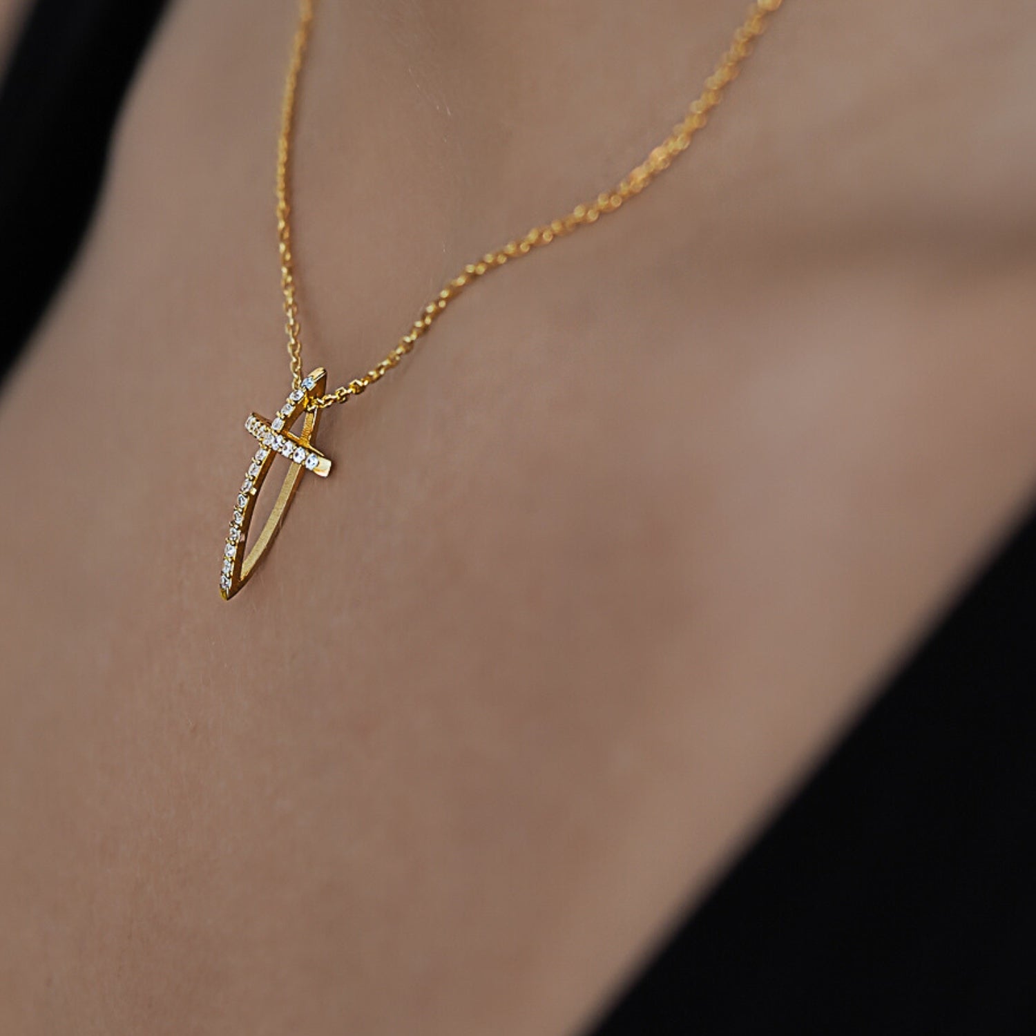 Exquisite Diamond Cross Pendant Necklace in 14K Gold - Perfect for Gifts, Weddings & Everyday Elegance