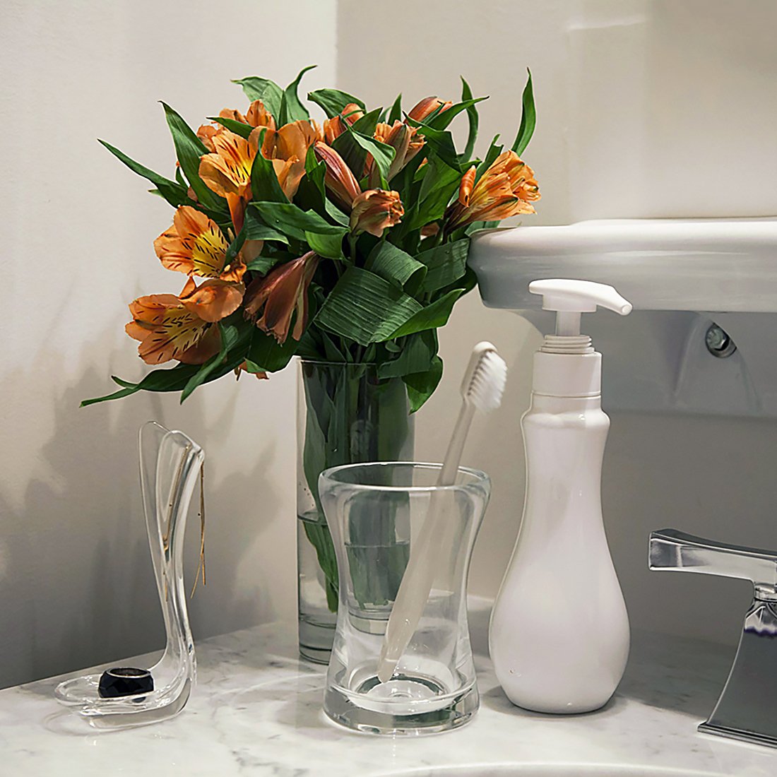 Briiith White Ocean Soap Pump - Elegant Bathroom Dispenser for Liquid Soap, Hand Wash & Lotion | Perfect for Kitchen, Bathroom & Guest Room Decor
