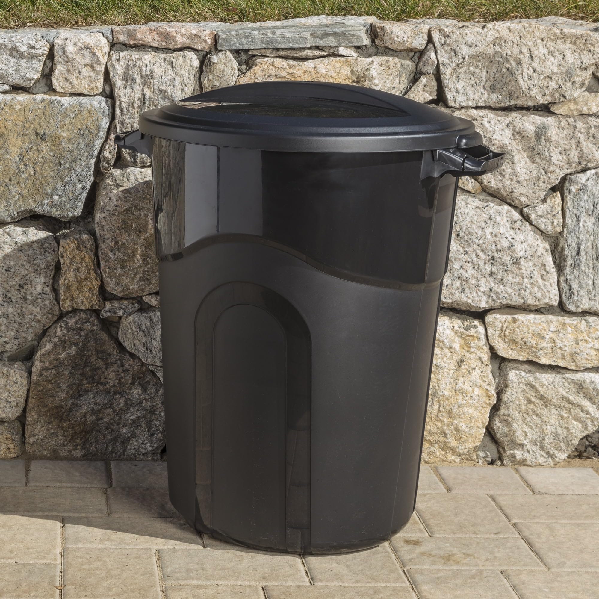 32 Gallon Heavy Duty Plastic Trash Can with Lid - Durable Outdoor/Indoor Garbage Bin for Home, Office, Garage & Yard Waste Disposal - Black