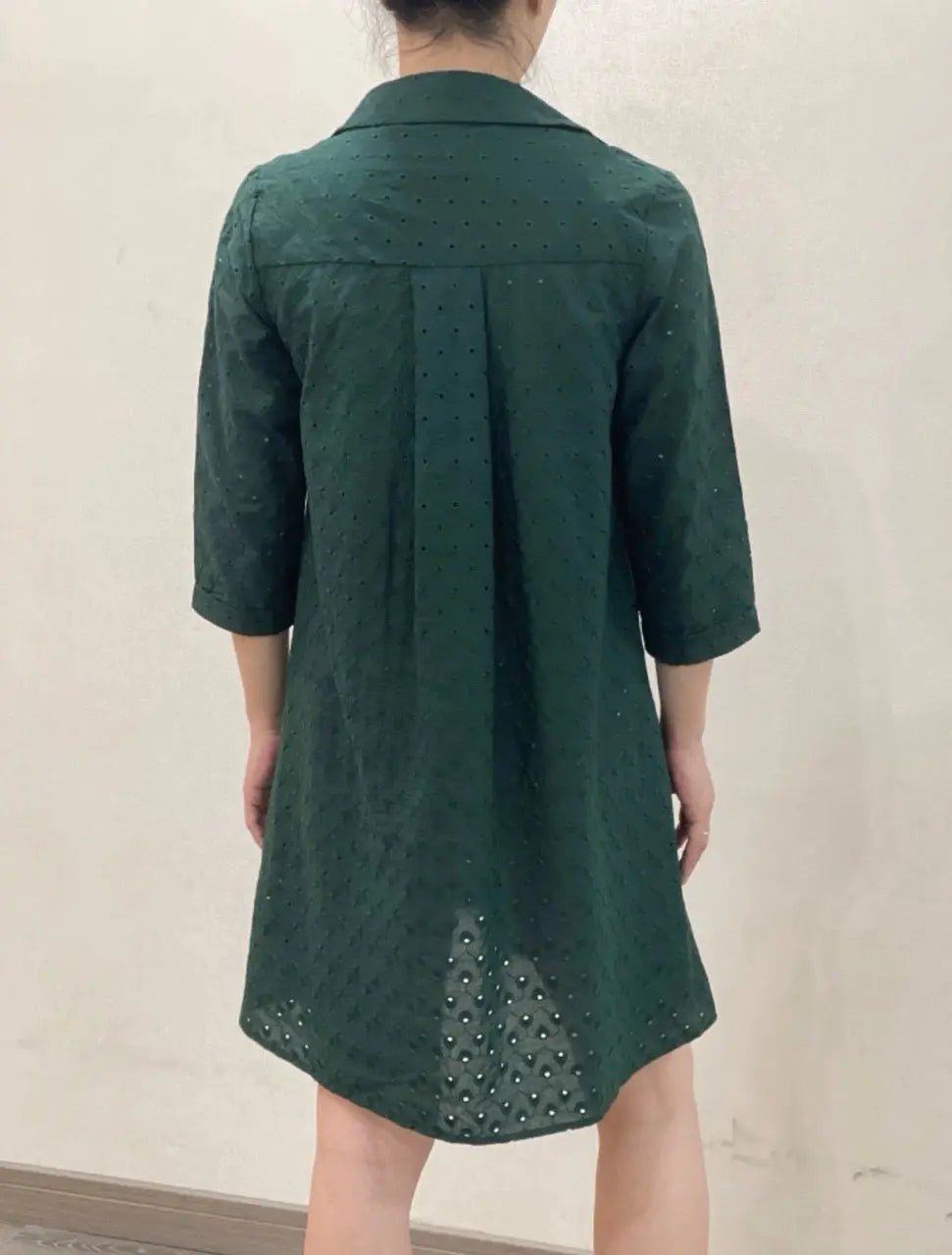 Elegant Green Lace Robe for Women - Soft & Comfortable Sleepwear for Relaxing at Home or Special Occasions