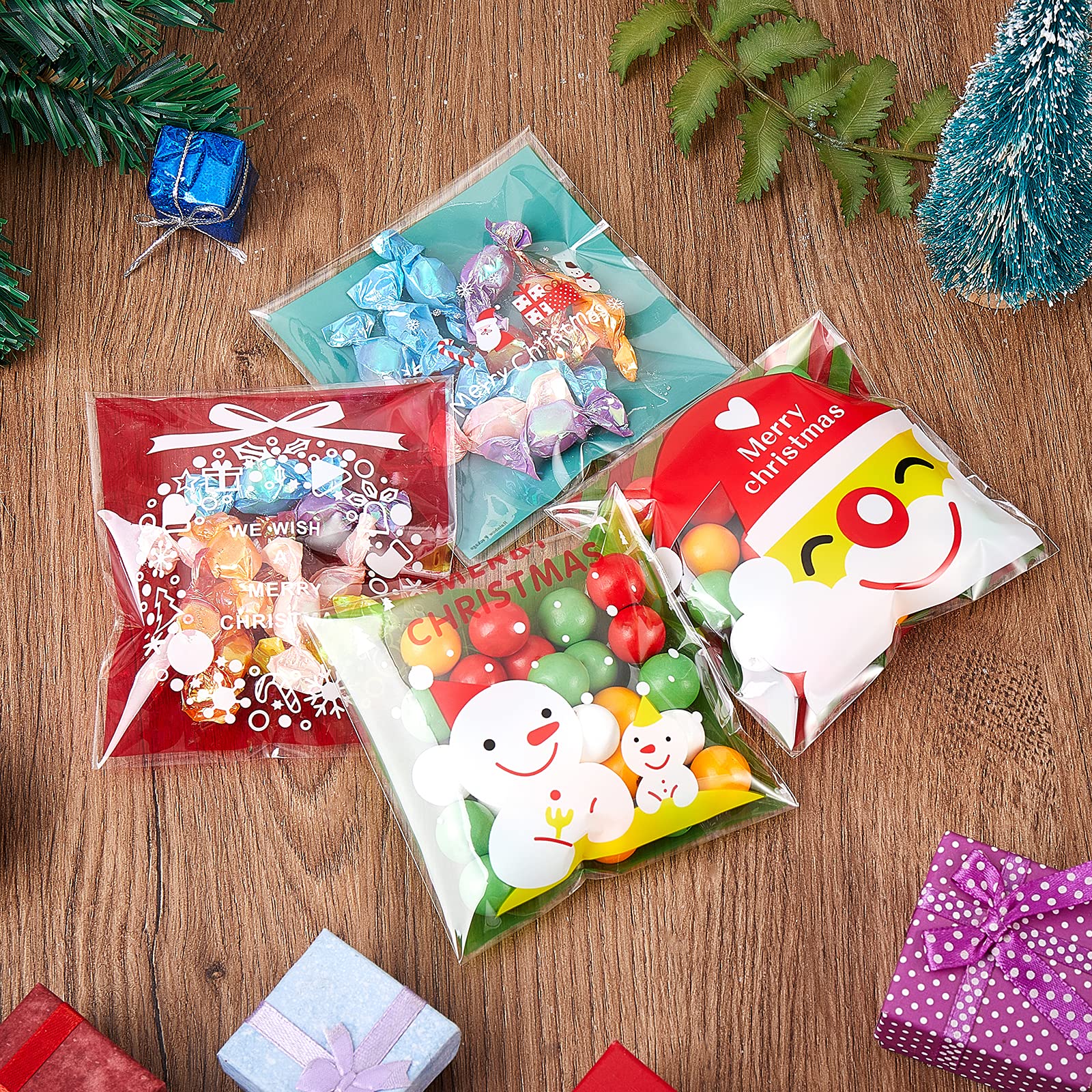 BEEFLYING 400pcs Clear Christmas Cellophane Bags - Small Self-Adhesive Treat Bags for Holiday Candy, Cookie & Gift Wrapping - Perfect for Christmas Parties, Stocking Stuffers & DIY Treat Favors