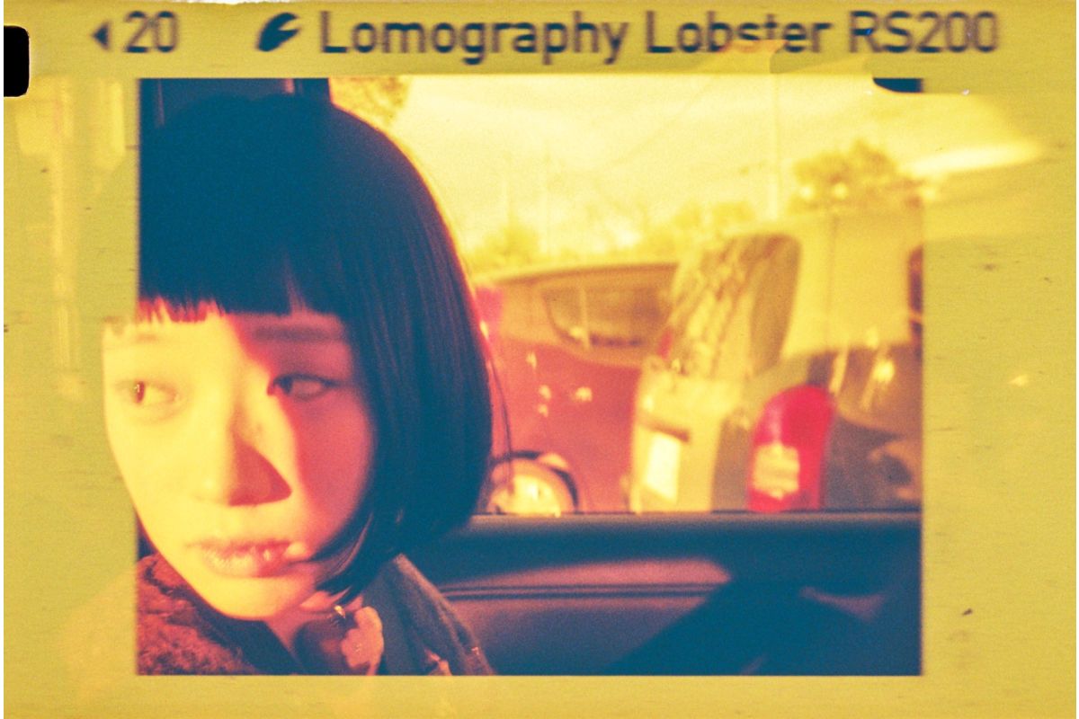 Lomography Lomomatic 110 Film Camera with Flash - Golden Gate Edition | Vintage Style 110 Film Photography for Travel, Parties & Retro Enthusiasts