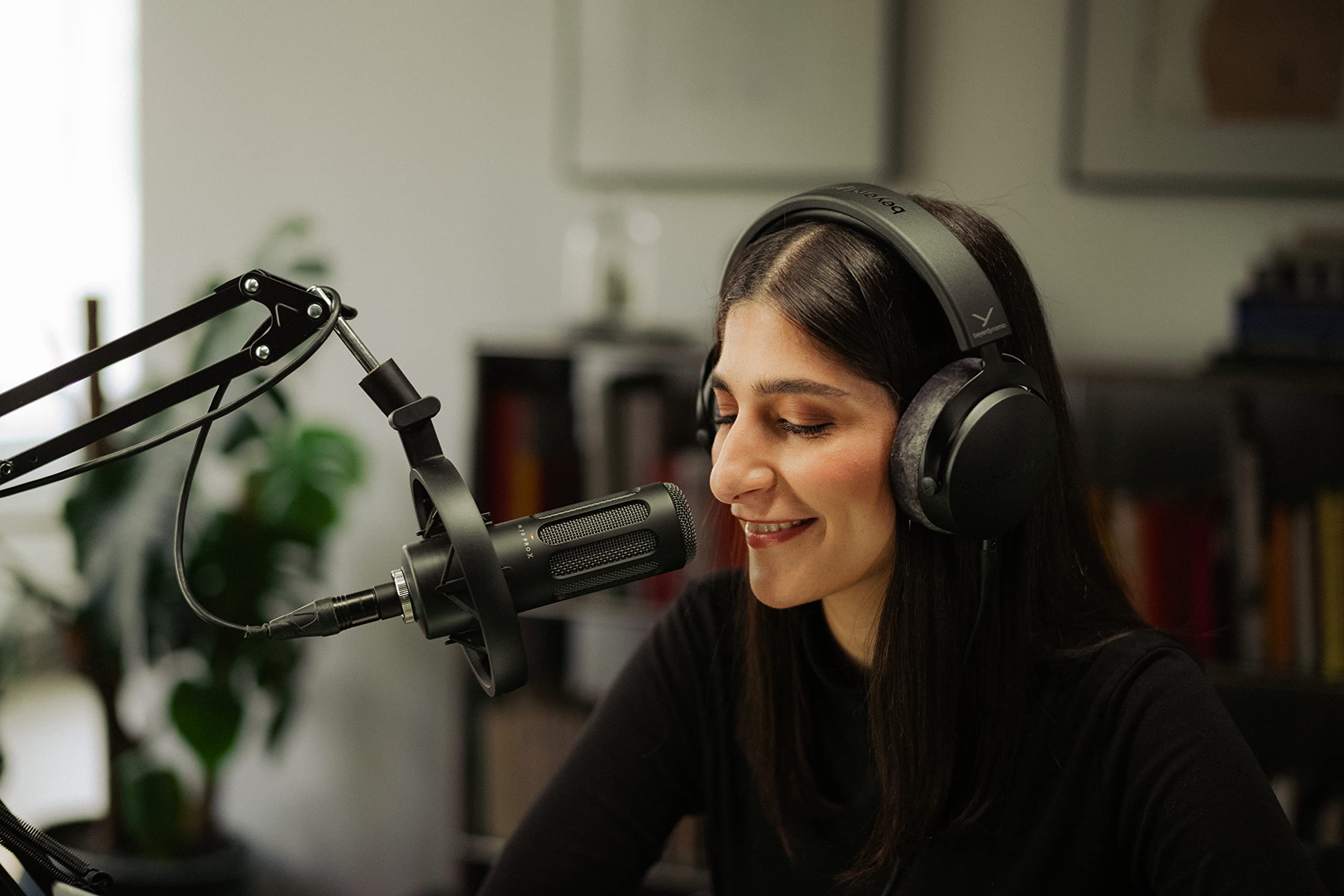Beyerdynamic DT 700 PRO X Professional Closed-Back Studio Headphones with Stellar.45 Driver - Perfect for Recording, Mixing & Monitoring on All Devices - Ideal for Home Studios, Podcasting & Music Production