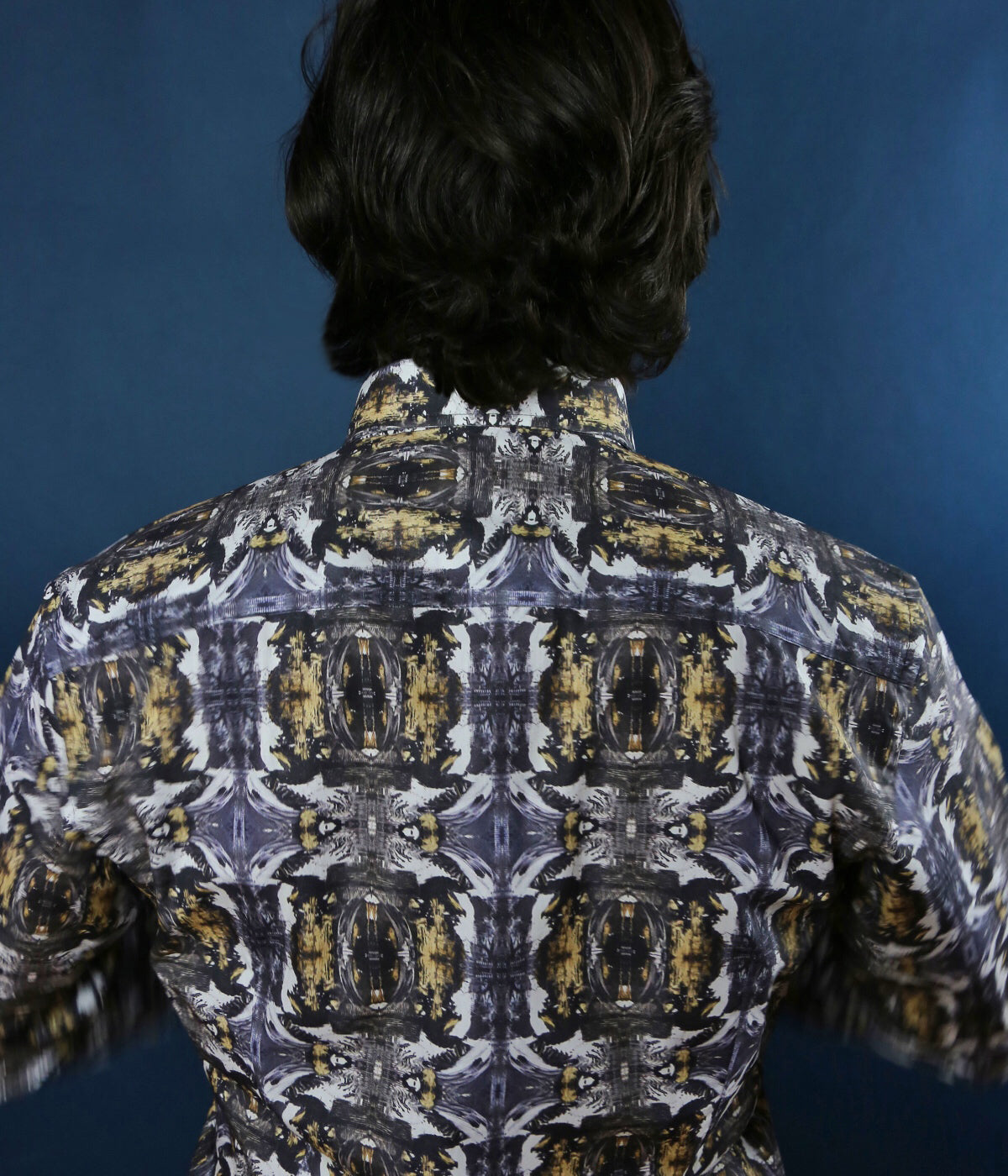 DÉCLIC Abstract Print Shirt for Women - Stylish Casual Blouse with Unique Artistic Design - Perfect for Office, Date Night & Weekend Outfits
