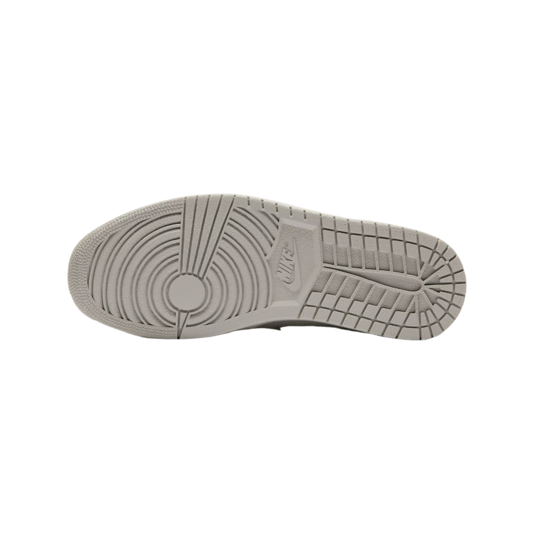 Air Jordan 1 Retro High OG Wolf Grey Suede Men's Basketball Shoes - Perfect for Streetwear Fashion & Sneaker Collectors