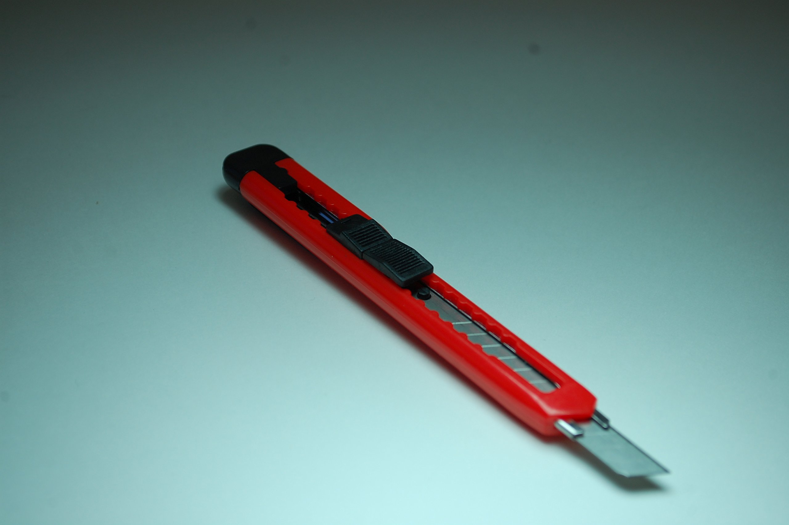 Retractable Utility Knife with Snap-Off Blades - 60-Pack Heavy Duty Box Cutter for Construction, Warehouse & Home Improvement - EP-100