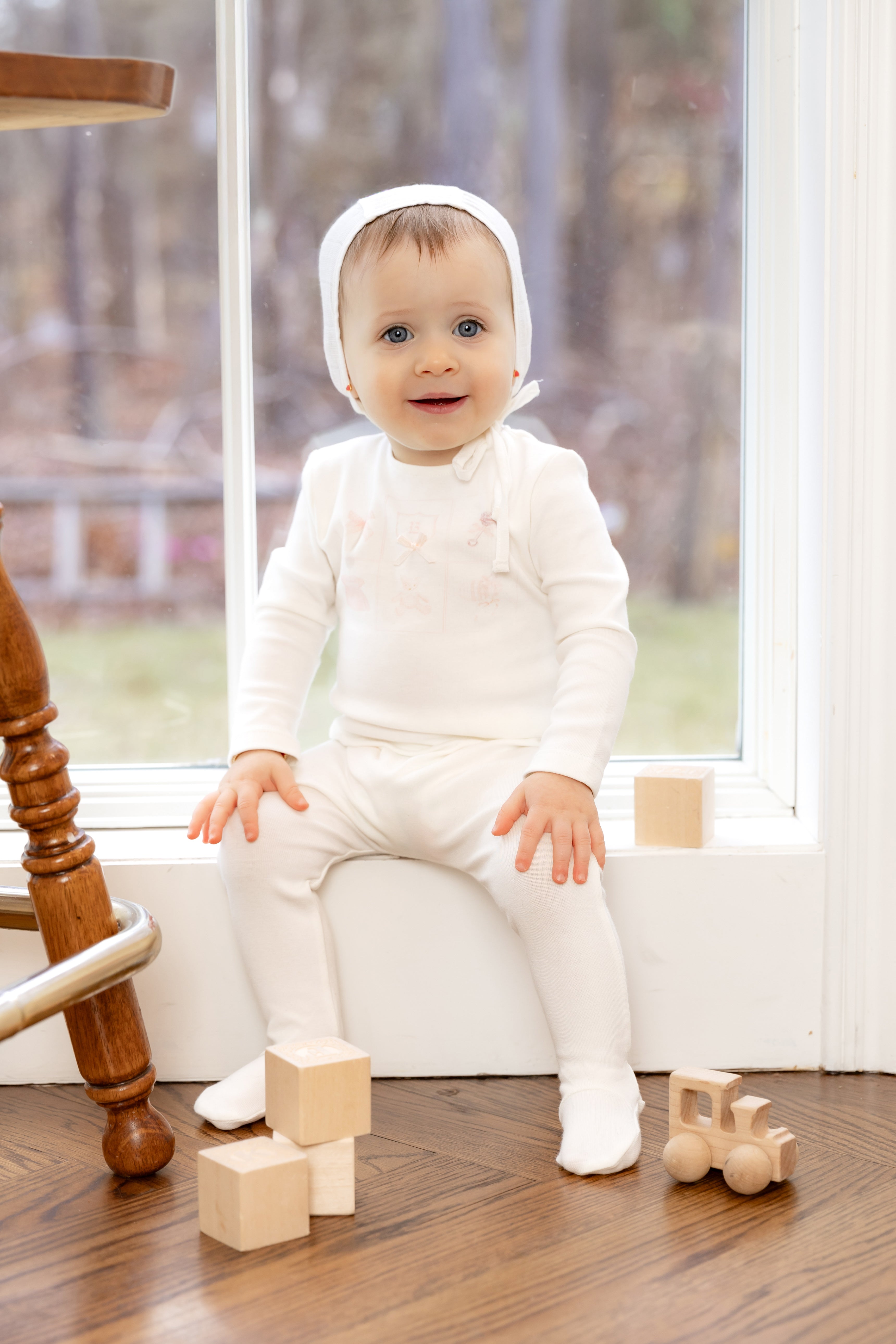 Adorable Pink Baby Footie & Bonnet Set by Bee & Dee - Soft Cotton Newborn Outfit for Photo Shoots, Gift Giving & Homecoming