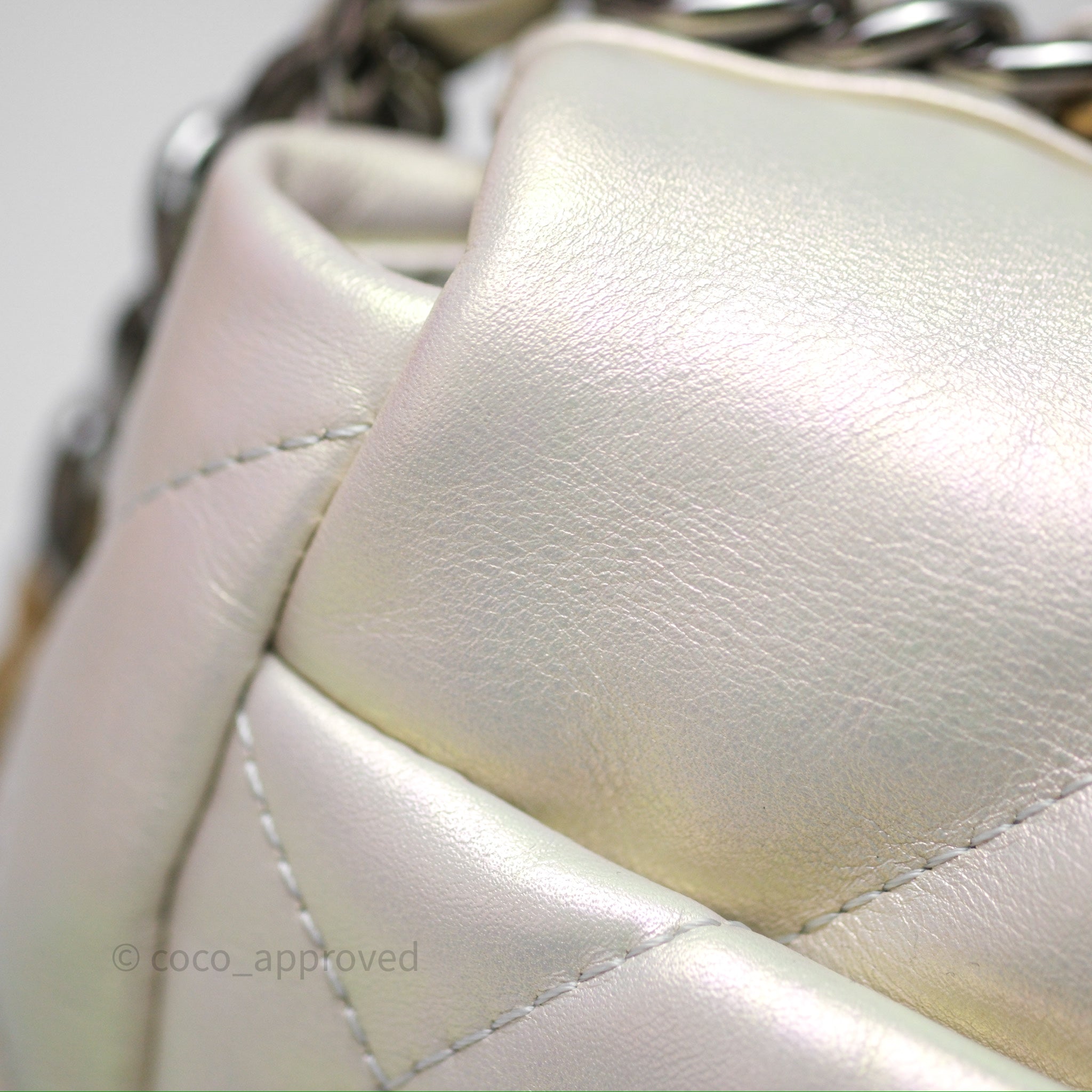 Chanel 19 Small Iridescent White Leather Flap Bag with Mixed Hardware - Perfect for Everyday Luxury & Evening Events