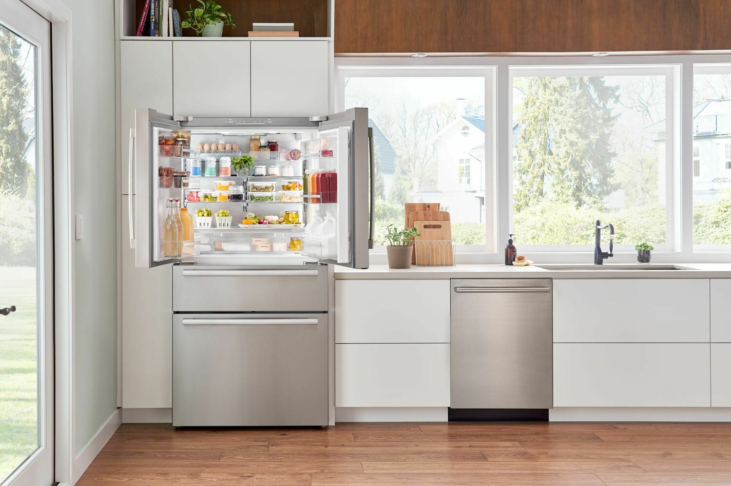 Bosch B36CL80SNS 800 Series 36-Inch French Door Refrigerator with Bottom Freezer - Stainless Steel, Easy-Clean Surface - Perfect for Modern Kitchens and Large Families
